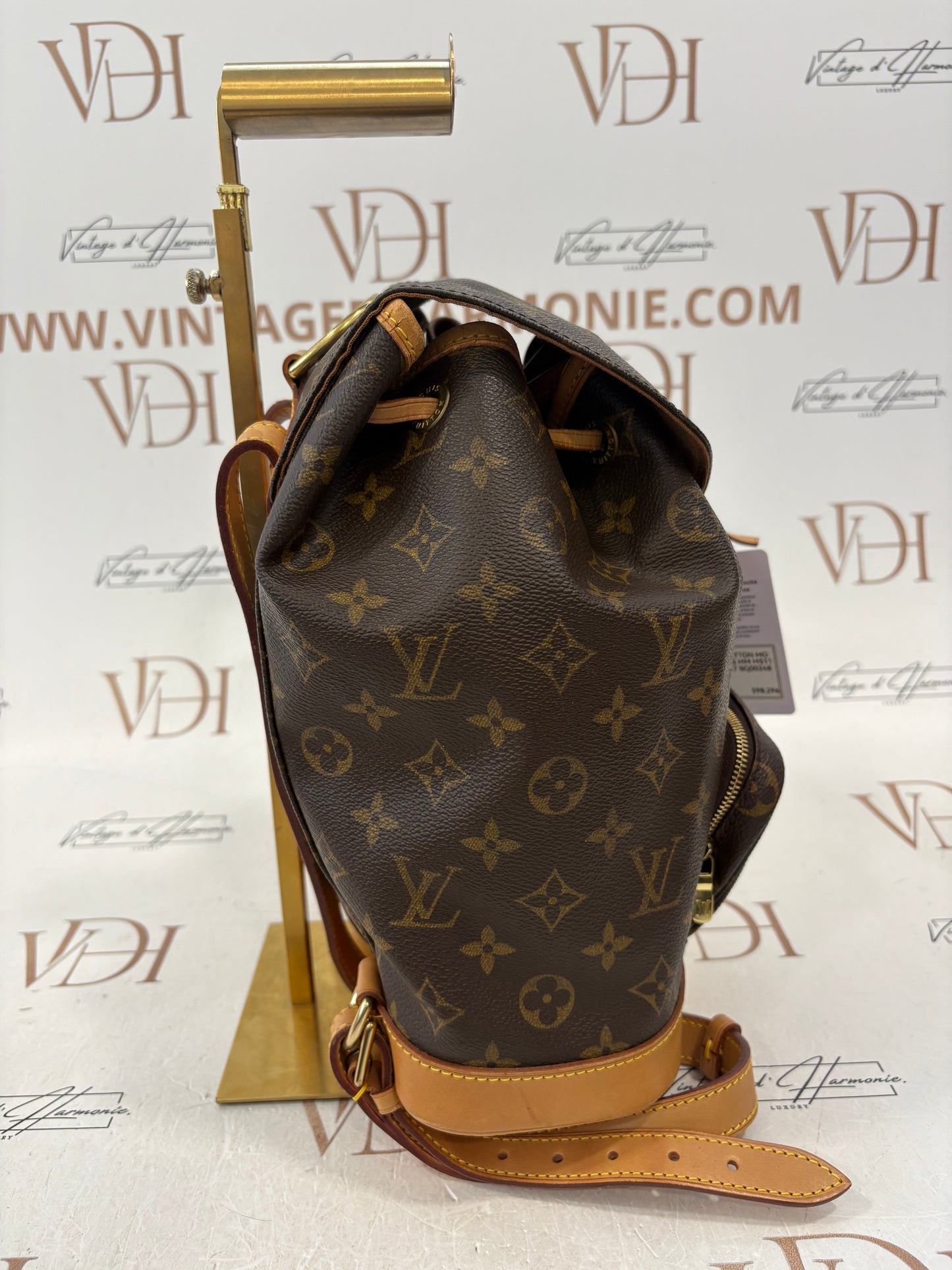 018531 - Louis Vuitton Montsouris MM