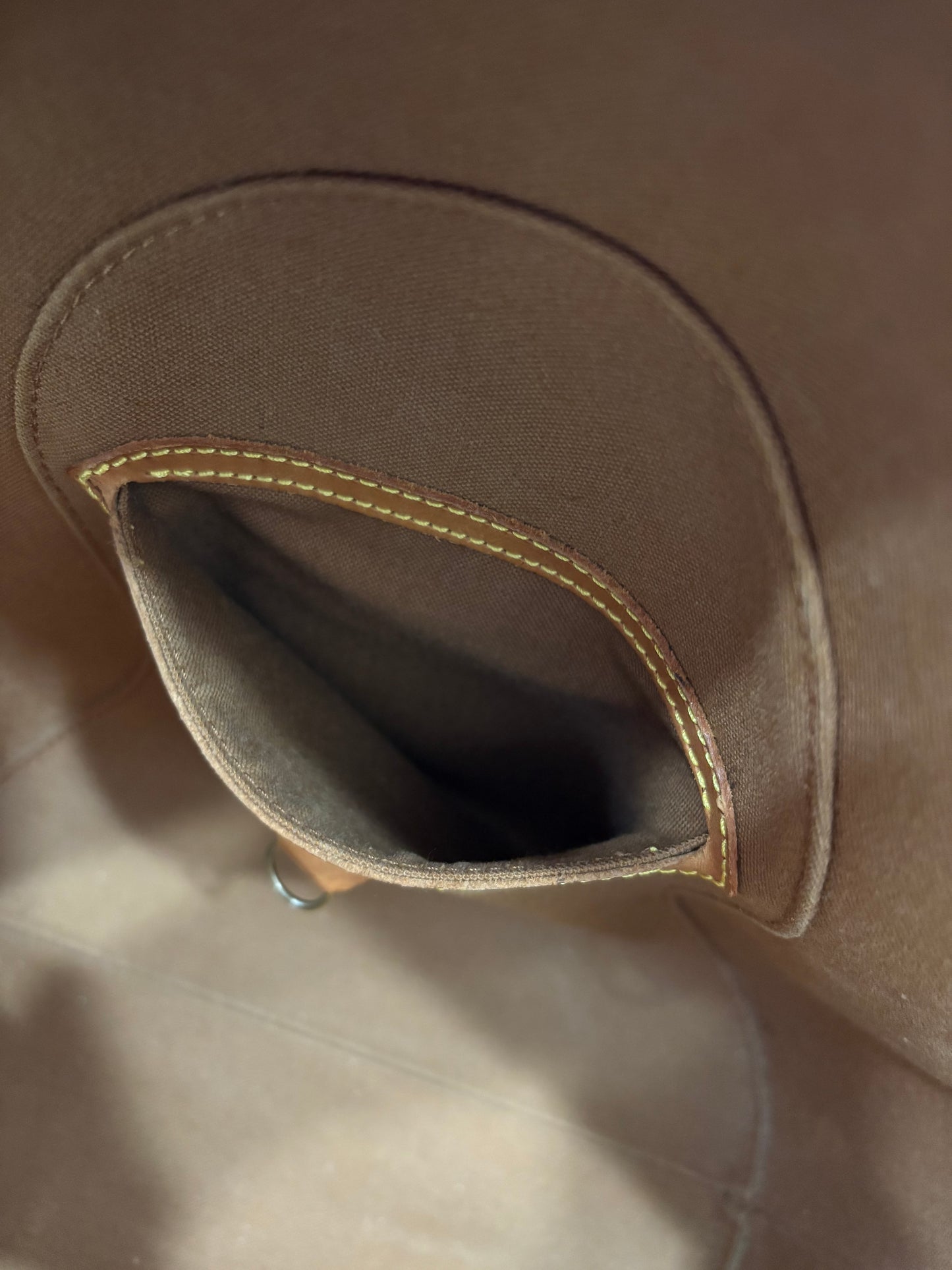 018296 - Louis Vuitton Ellipse MM