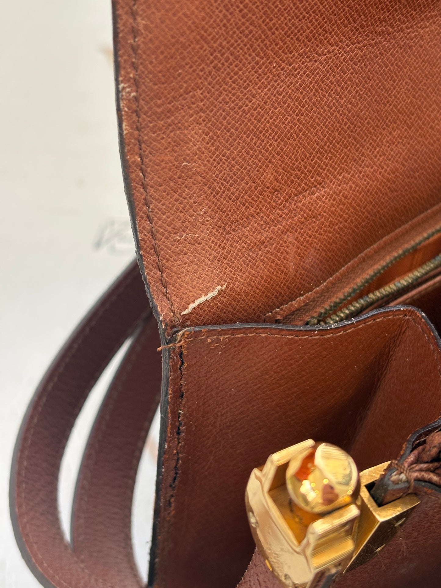 018845 - Louis Vuitton Sac Dauphine