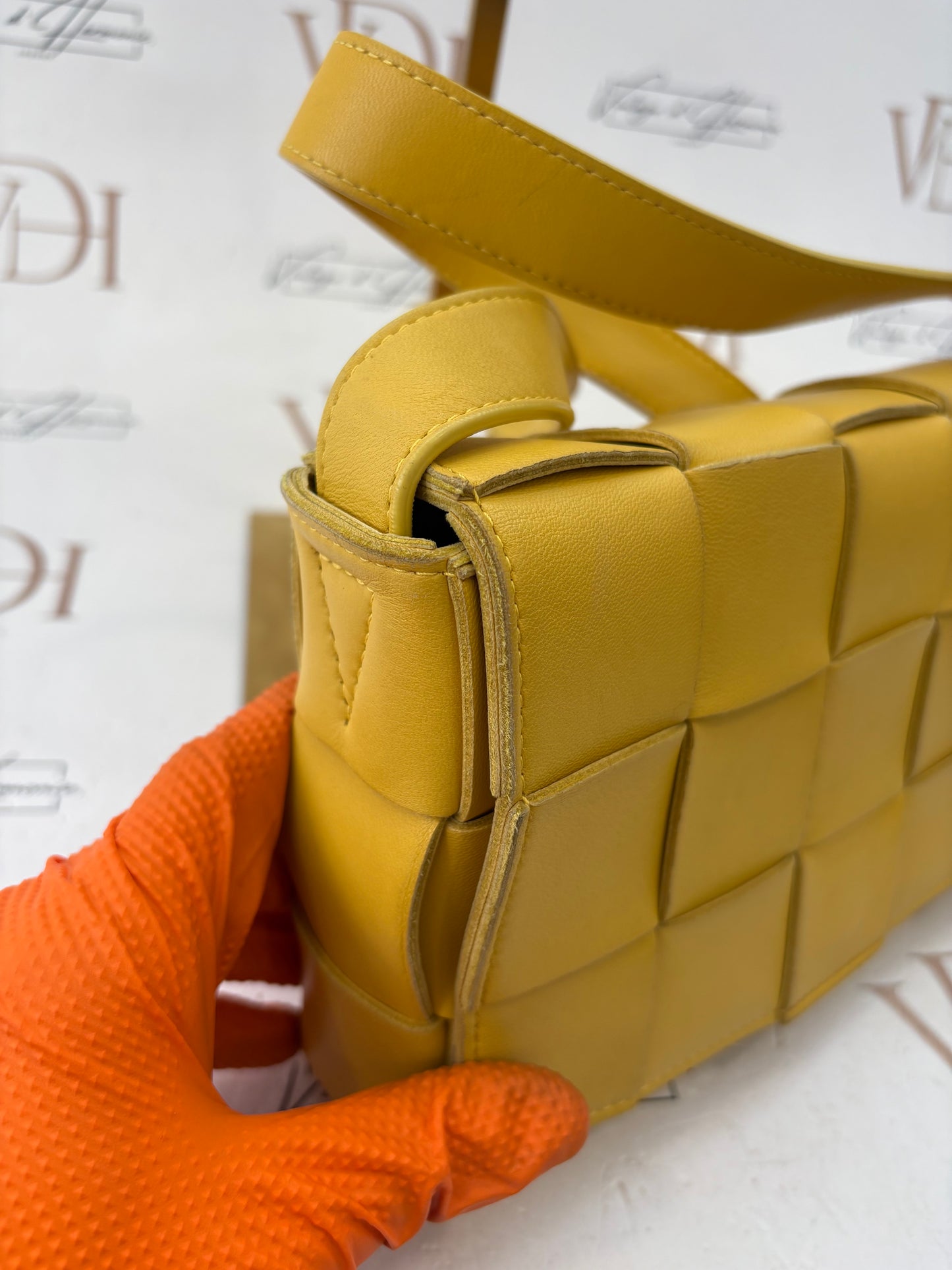 383974 - Bottega Veneta Cassette