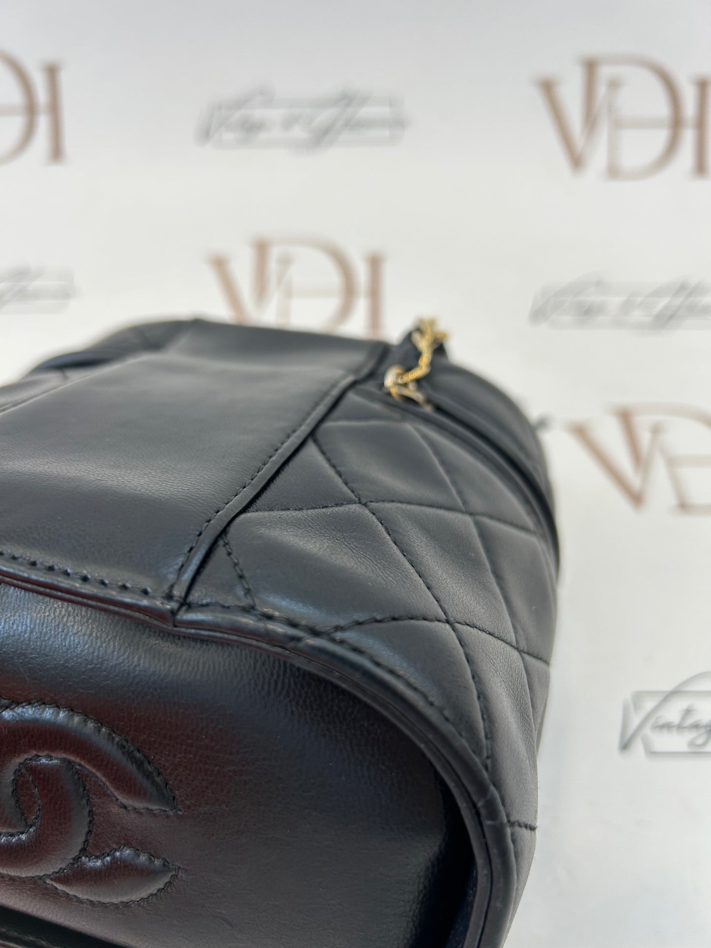017040 - Chanel Black Lambskin Chain Shoulder Bag
