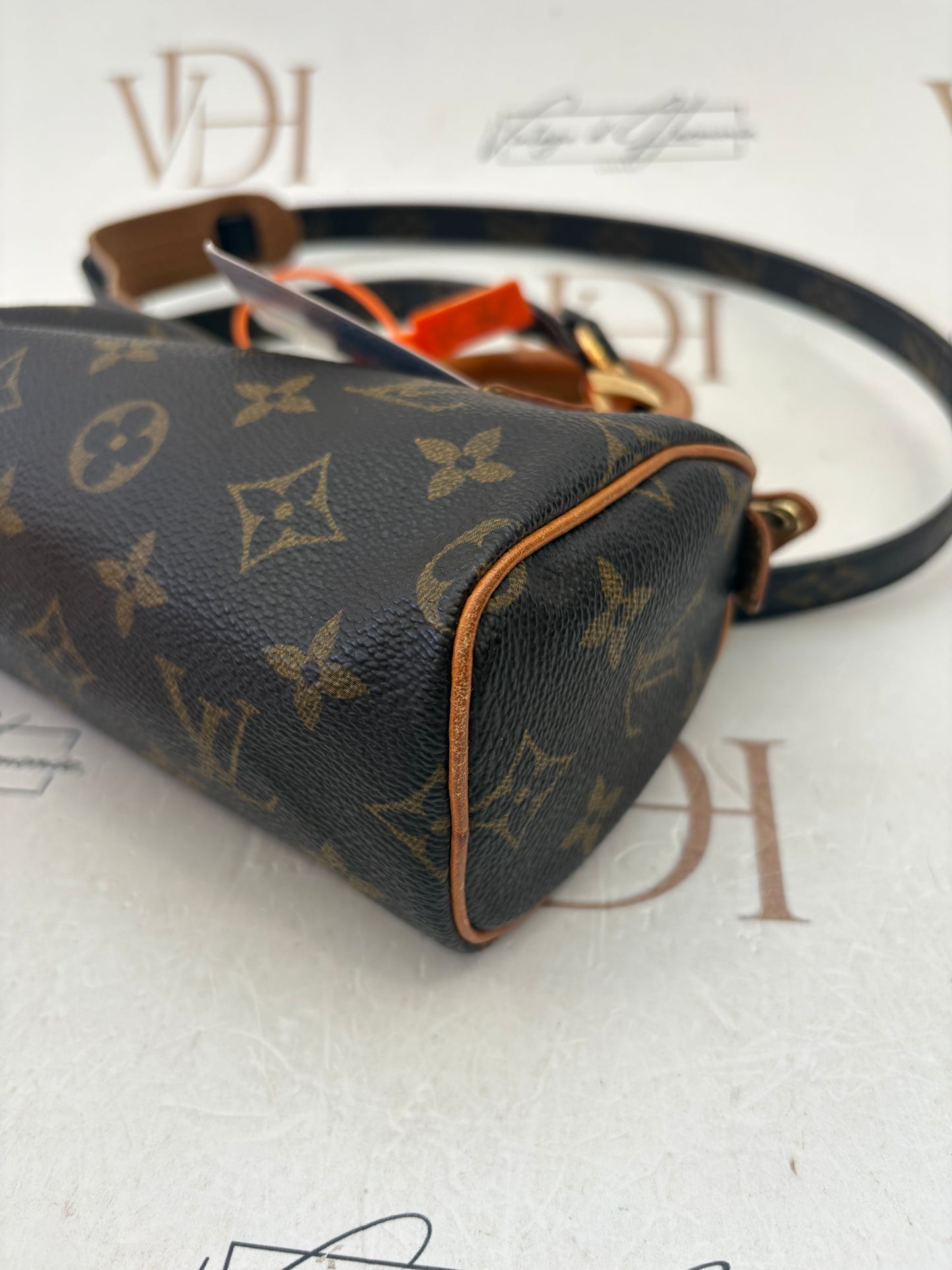 018827 - Louis Vuitton Mini Speedy