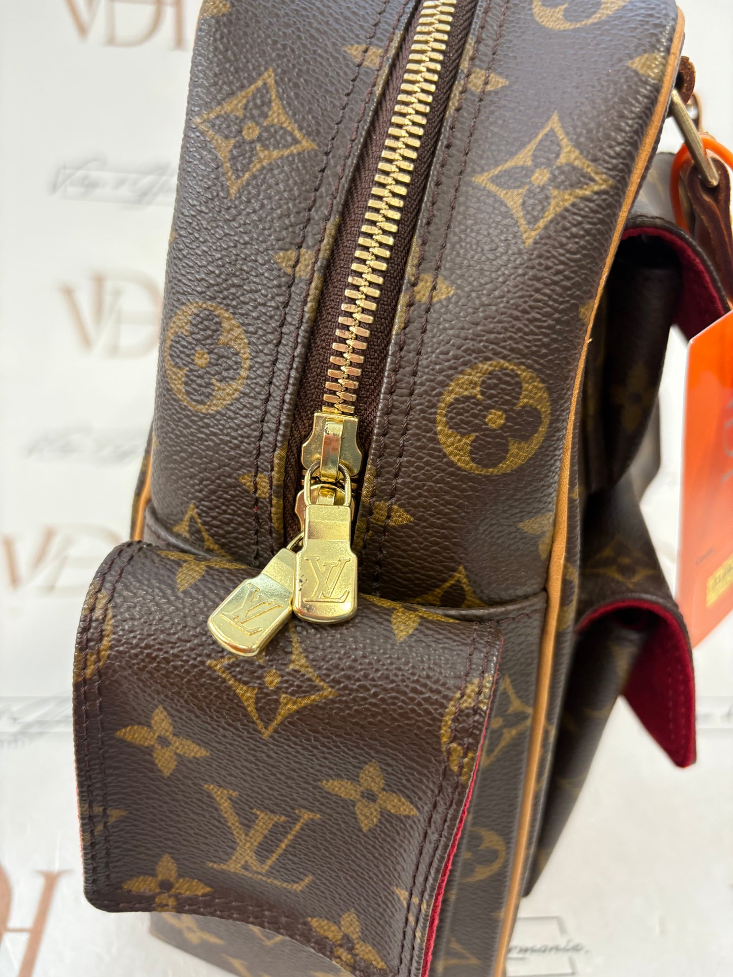 016930 - Louis Vuitton Excentricite