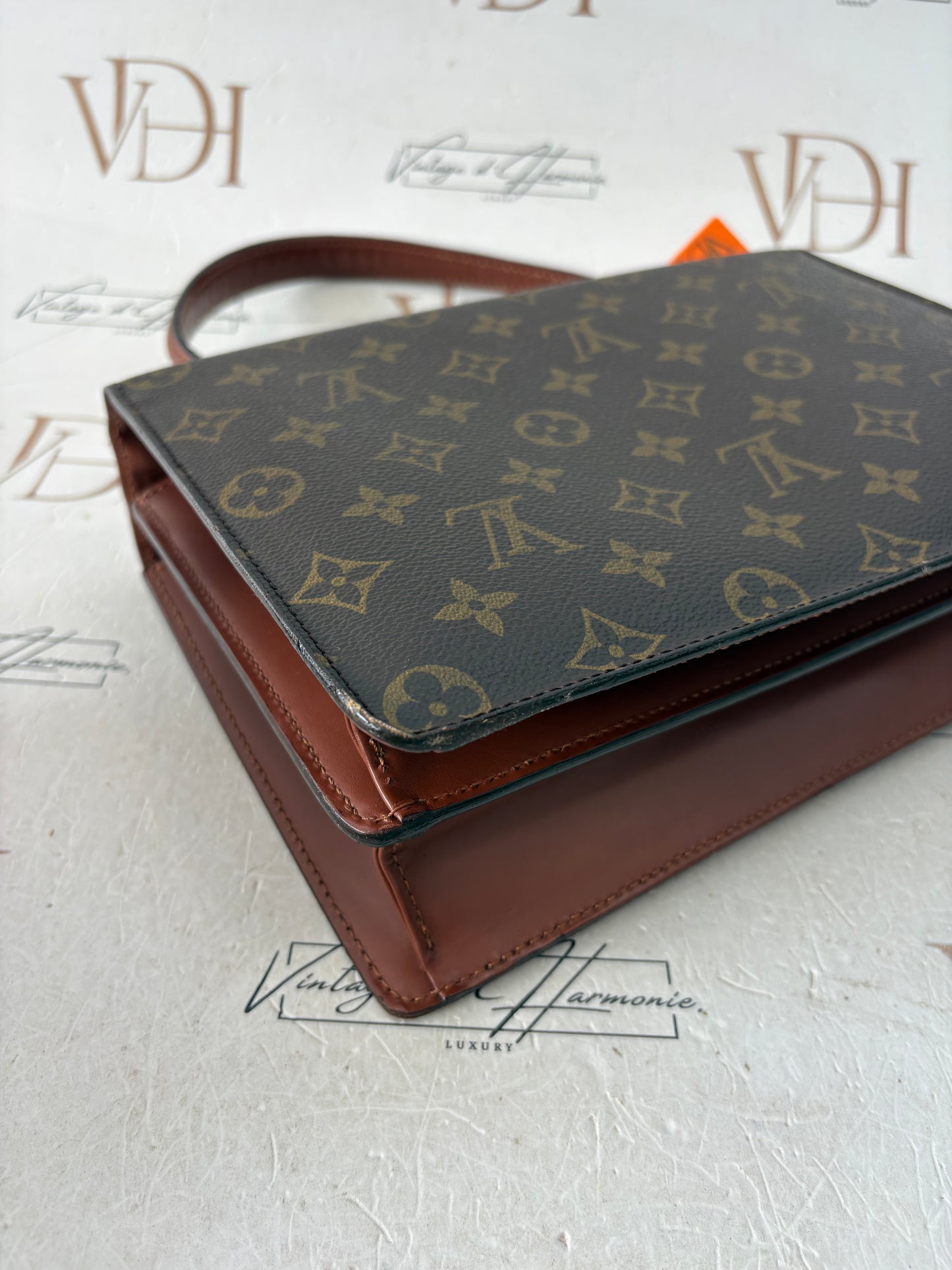 018271 - Louis Vuitton Concorde