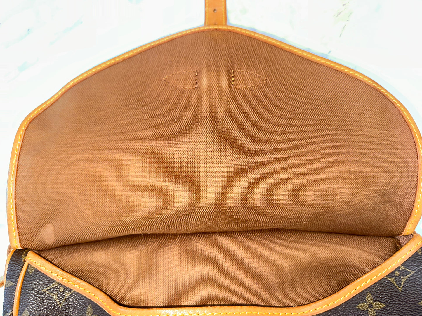Louis Vuitton Saumur 30