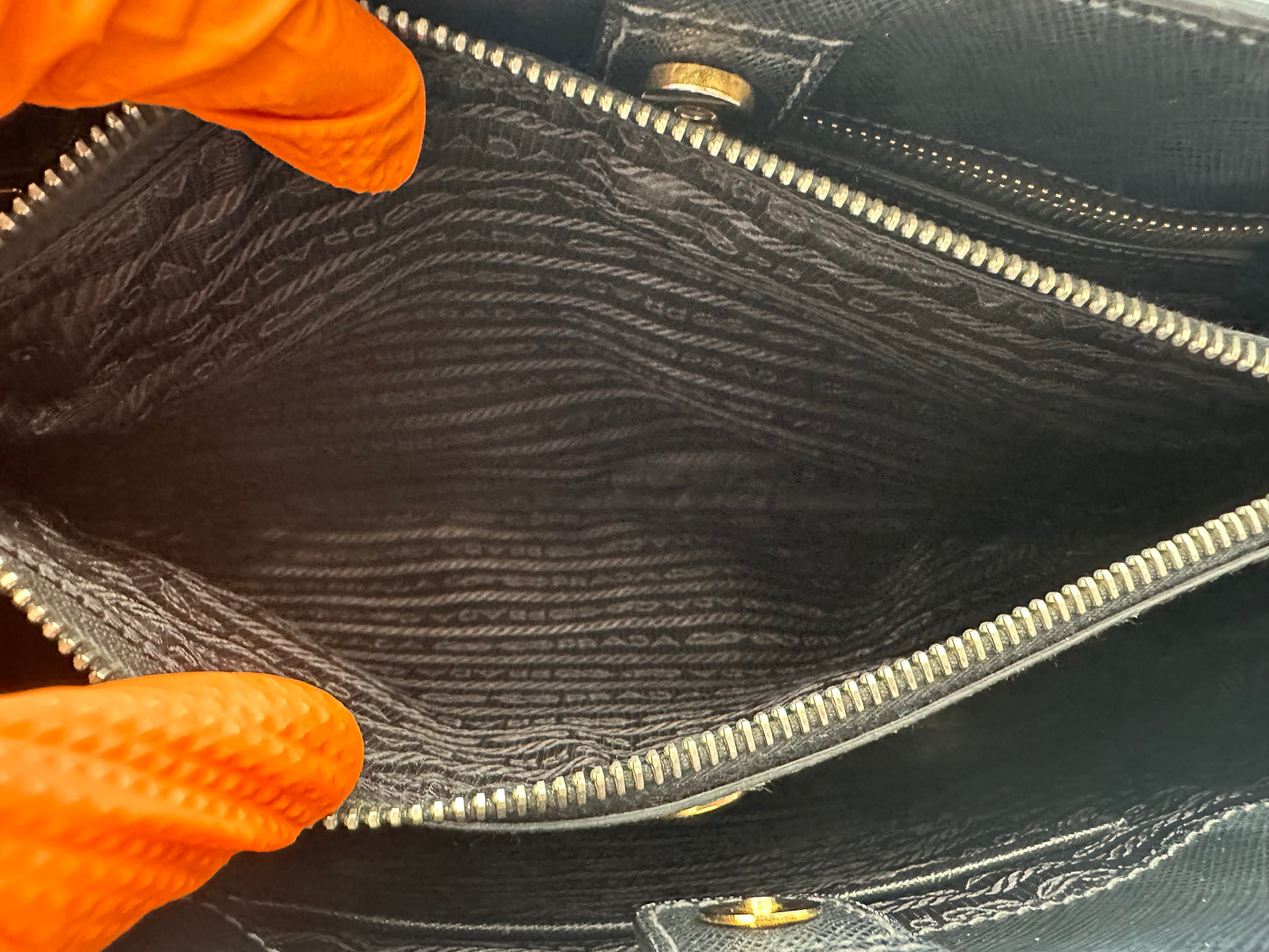 382512 - Prada Galleria Black