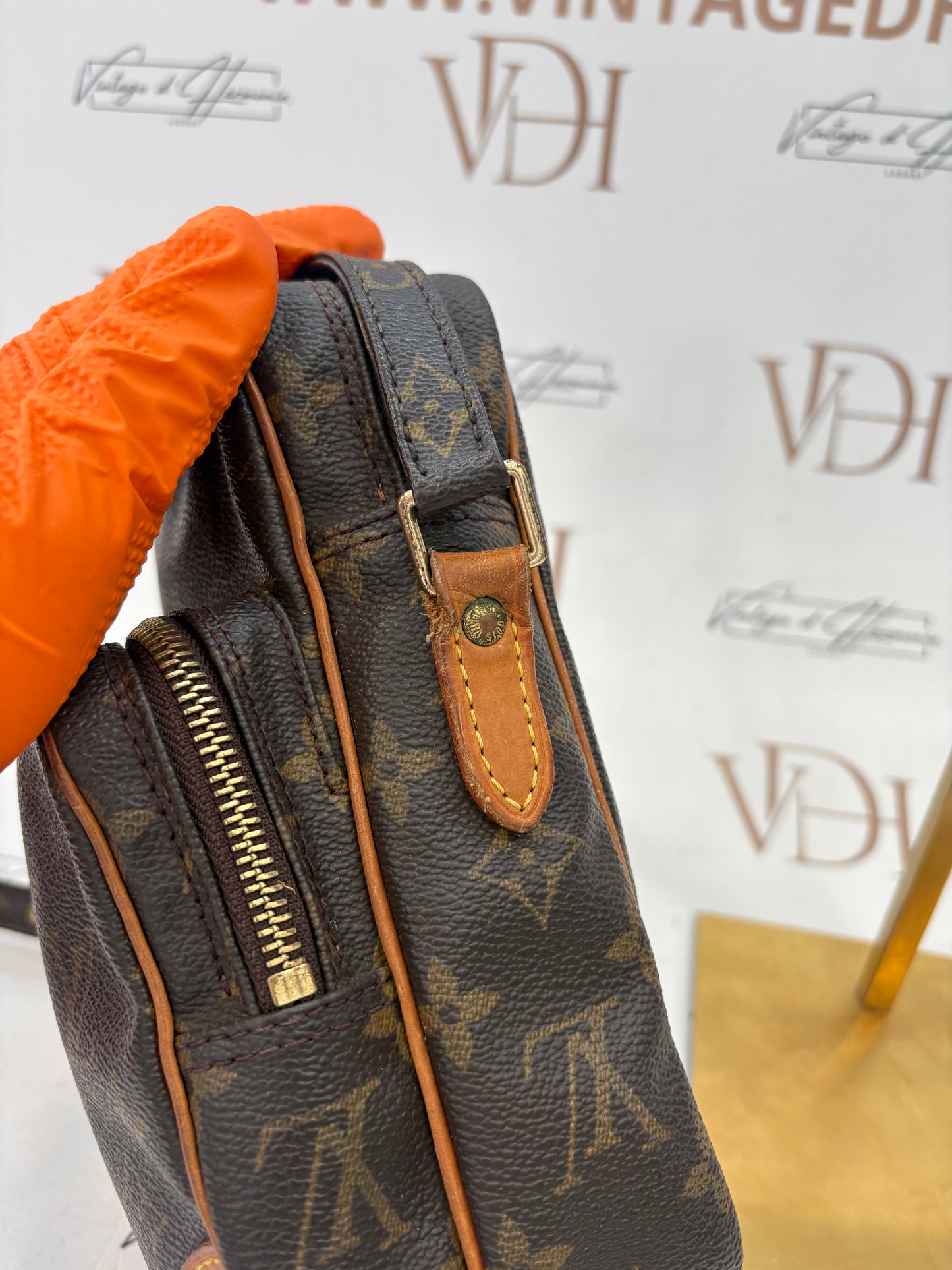 018961 - Louis Vuitton Amazon