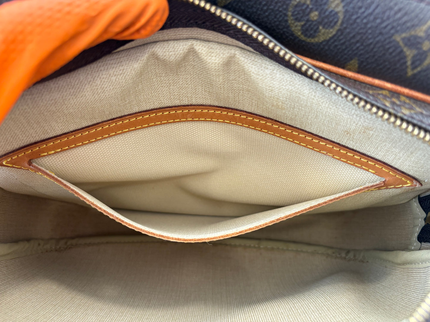 017200 - Louis Vuitton Reporter PM