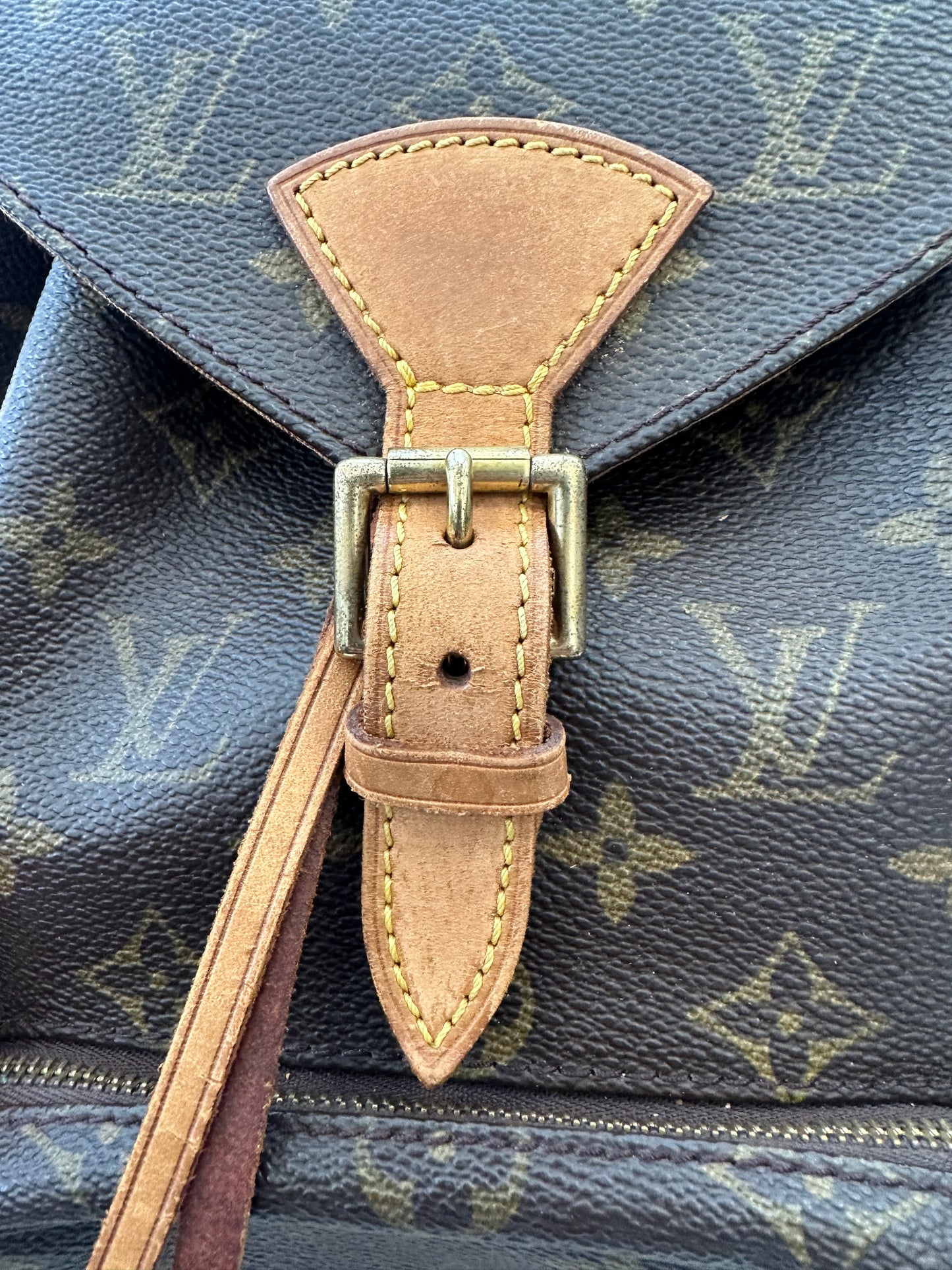 017912 - Louis Vuitton Montsouris MM