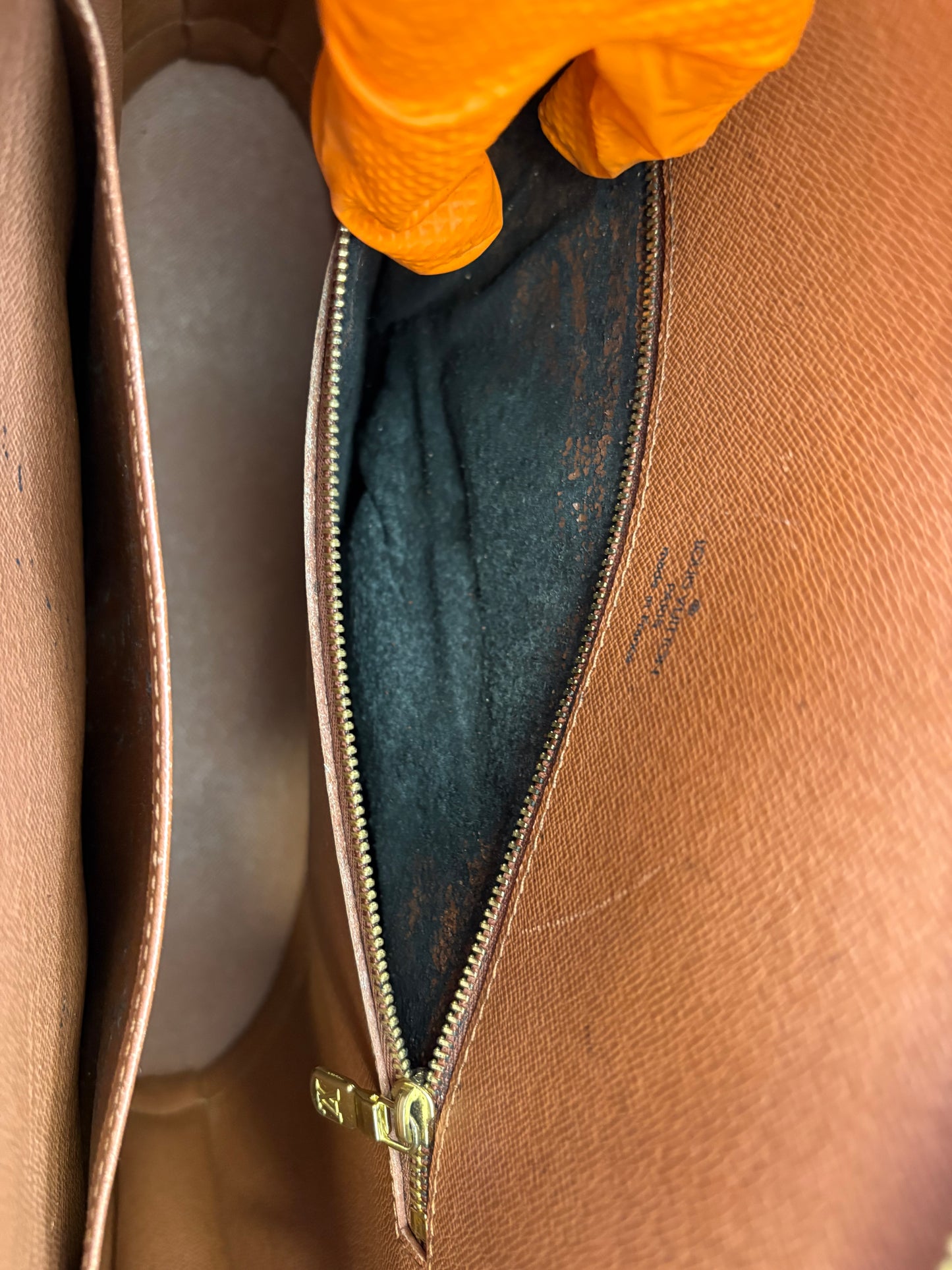 018926 - Louis Vuitton Babylone