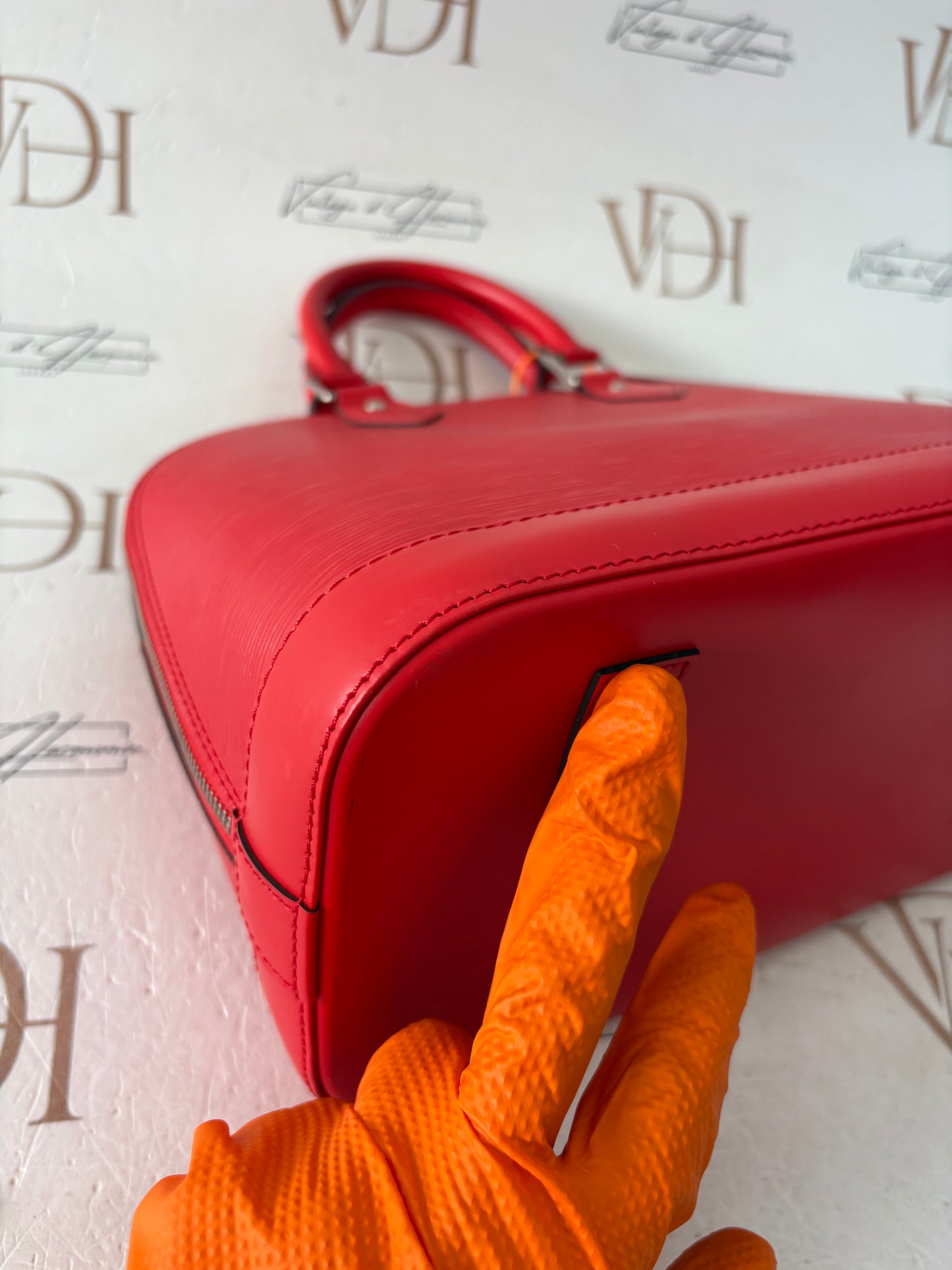 201173 - Louis Vuitton Alma Red Epi
