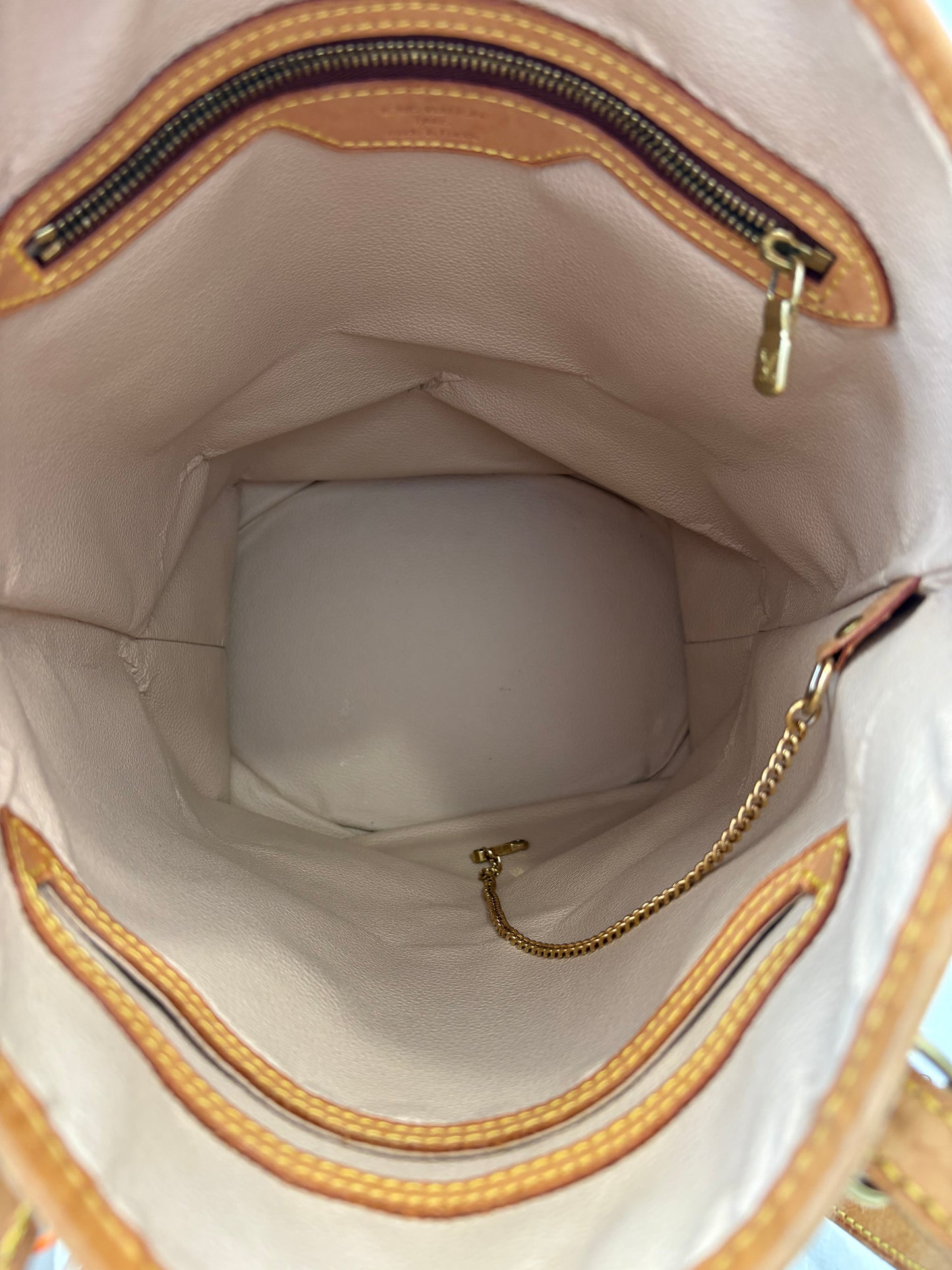 018844 - Louis Vuitton Bucket GM