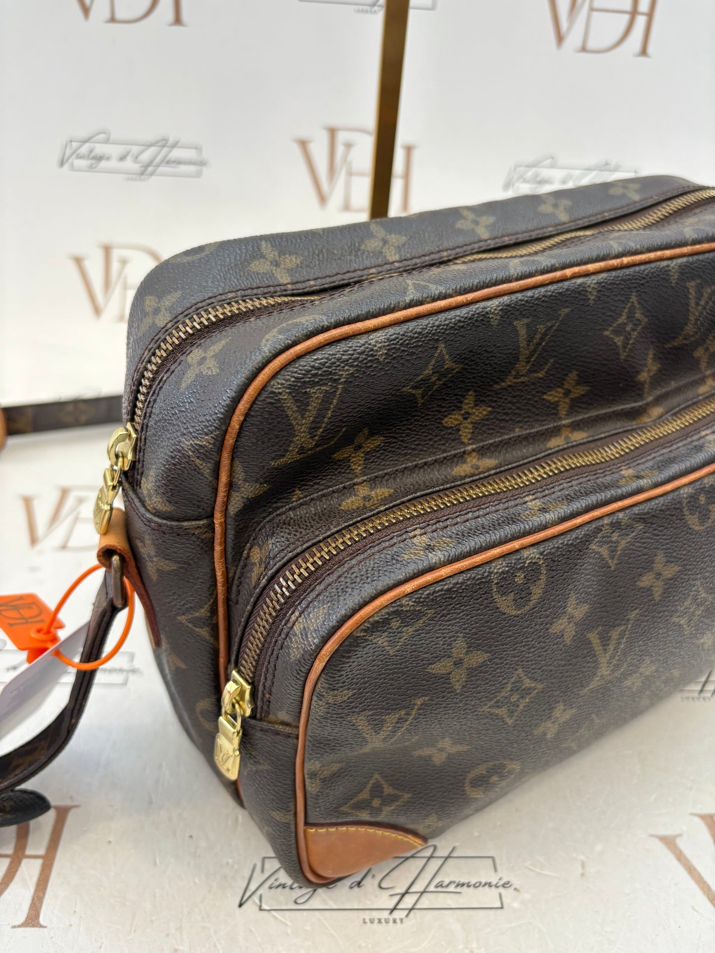018197 - Louis Vuitton Nile