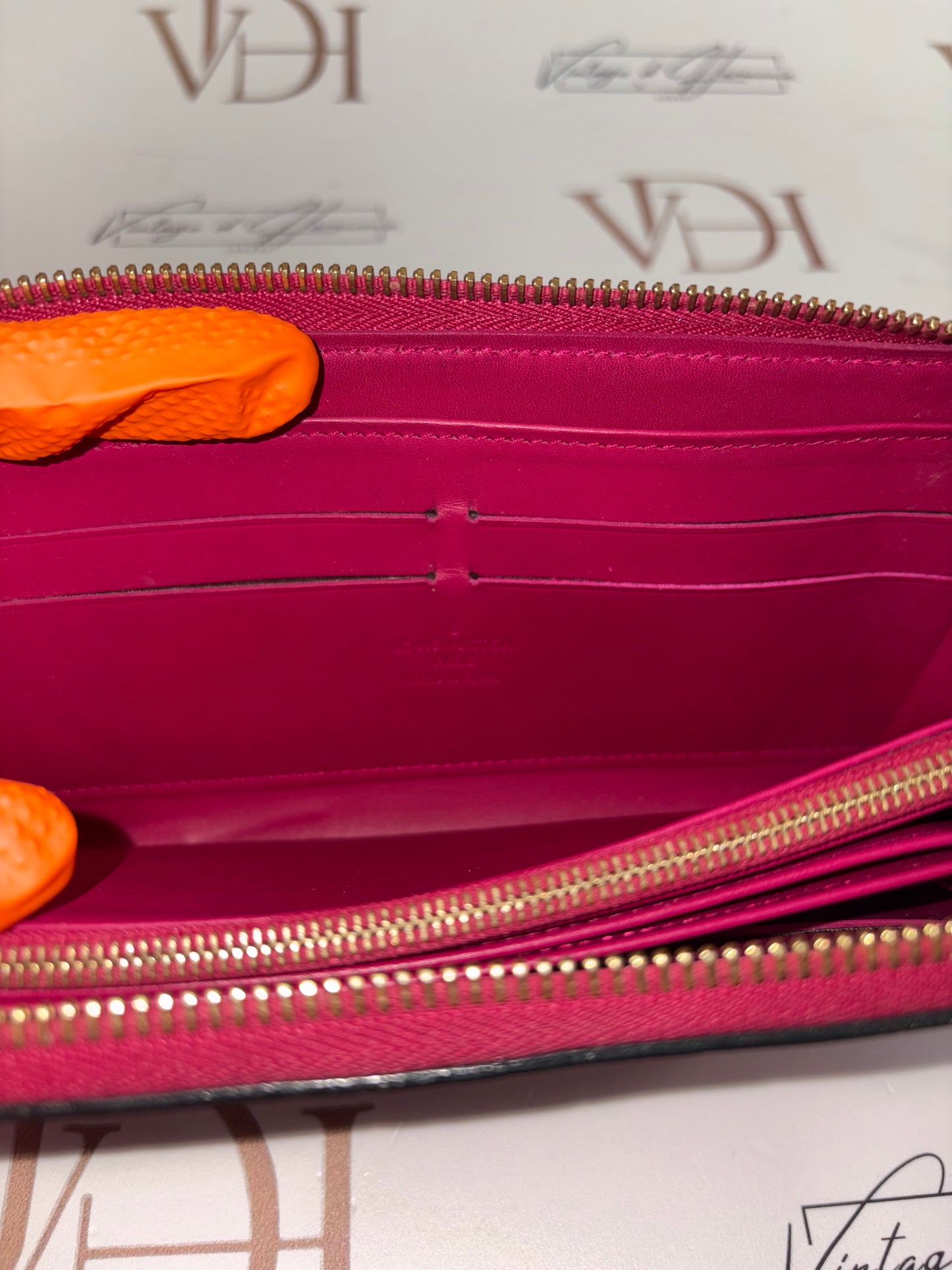 383983 - Louis Vuitton Zippy Wallet