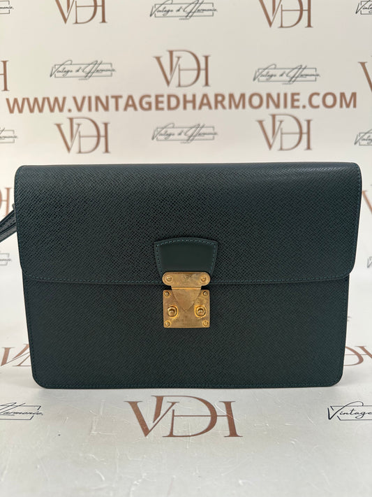 016851 - Louis Vuitton Green Taiga