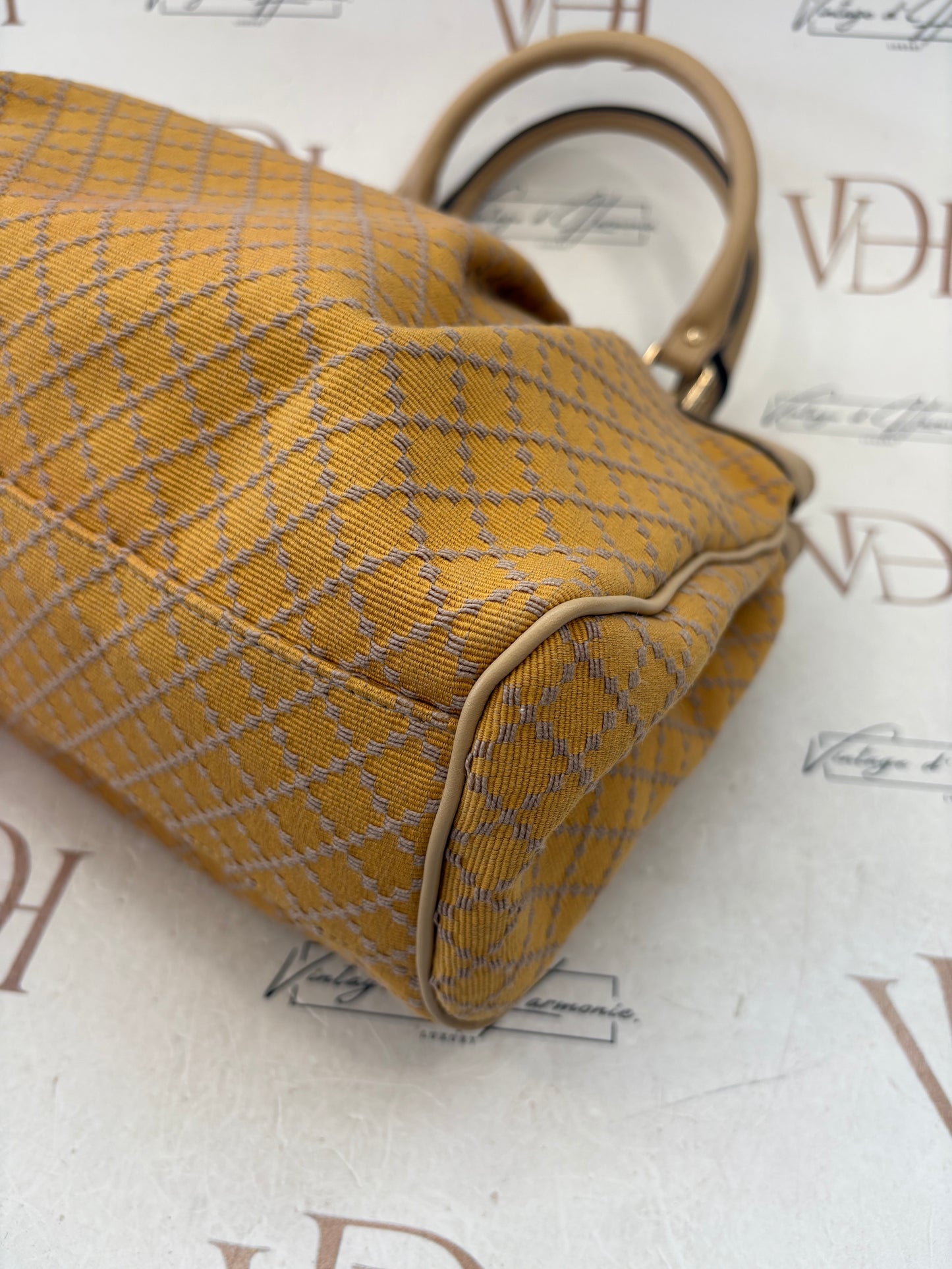 018163 - Gucci Beige Sukey