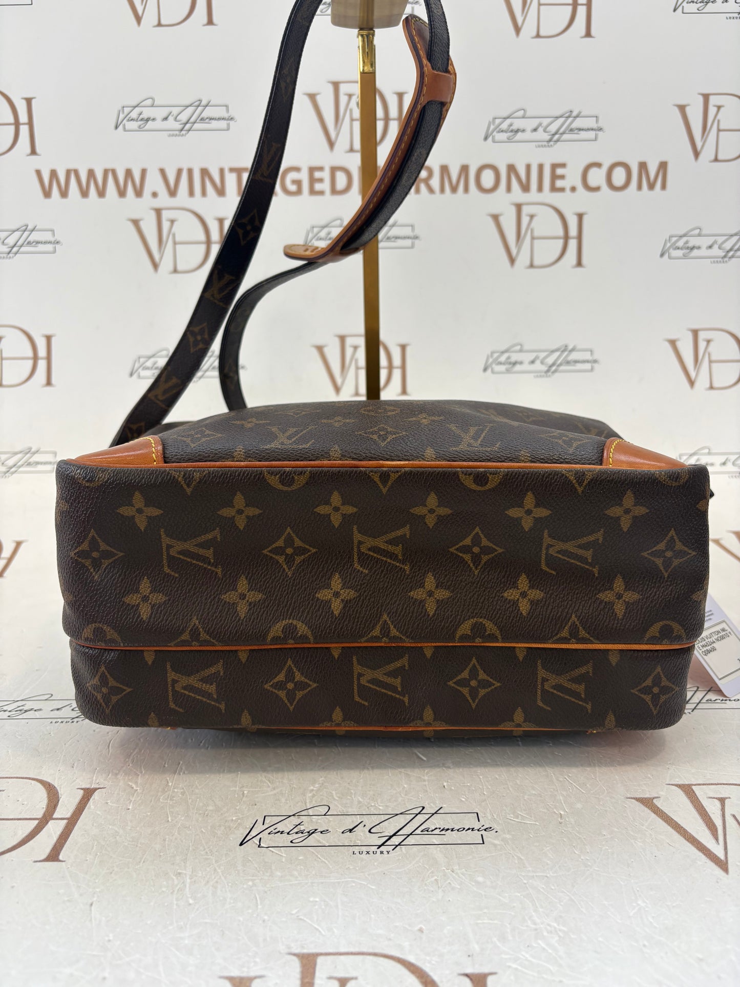 018525 - Louis Vuitton Nile