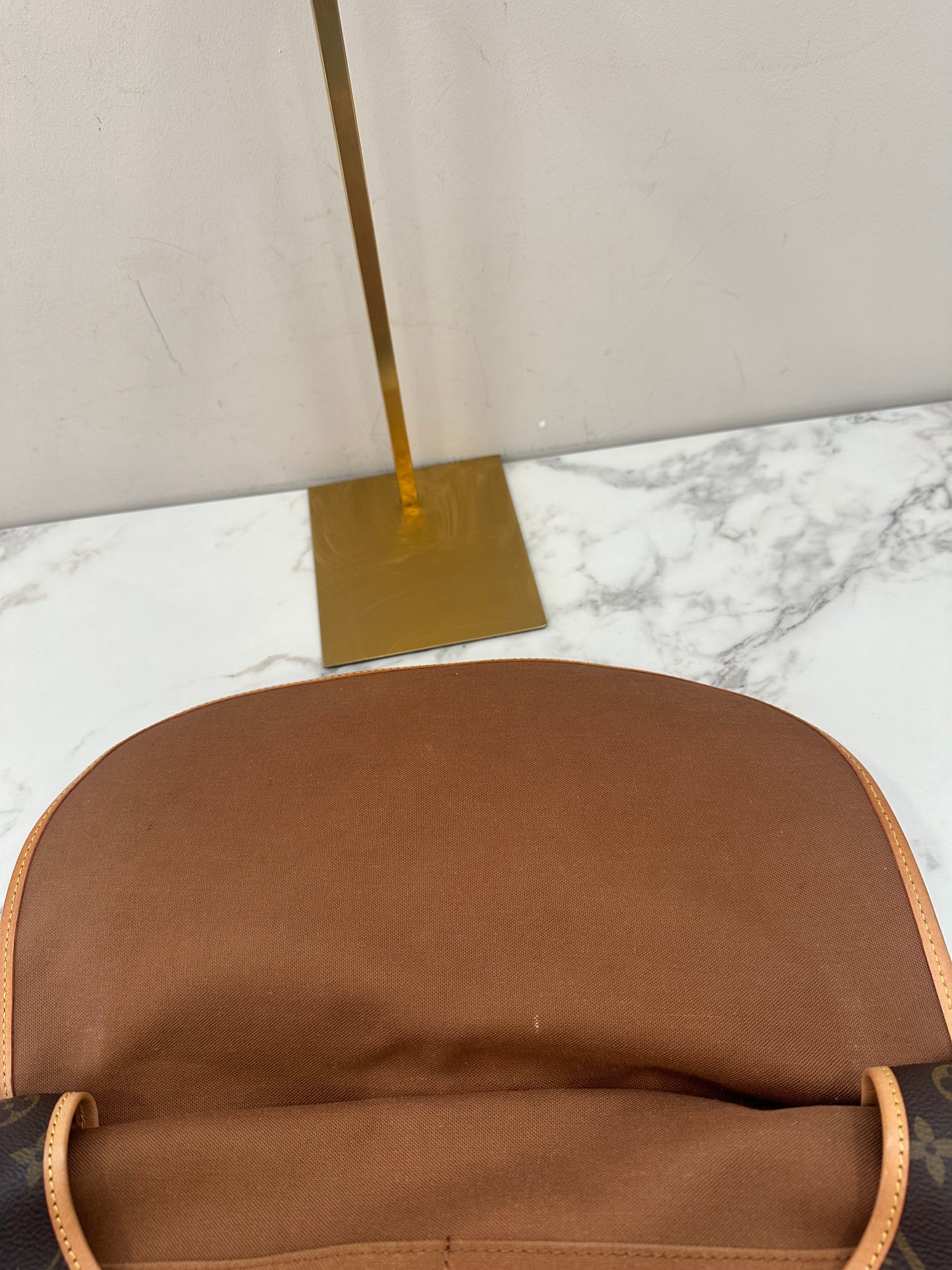 Louis Vuitton Saumur 35