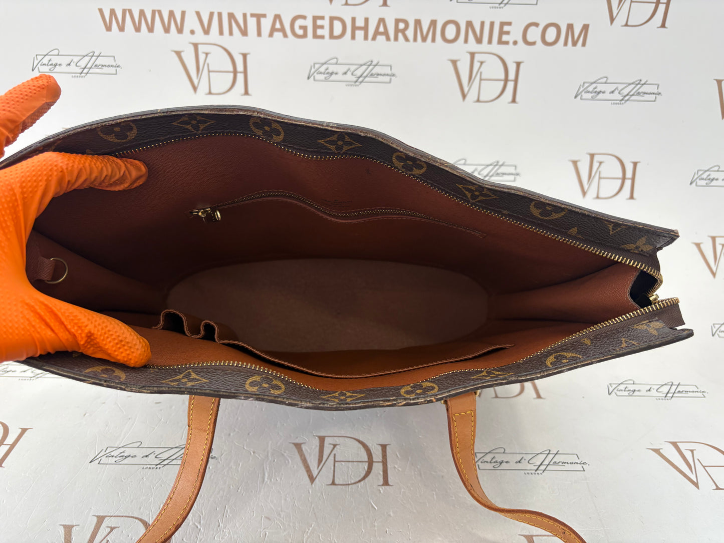 018811 - Louis Vuitton Babylone