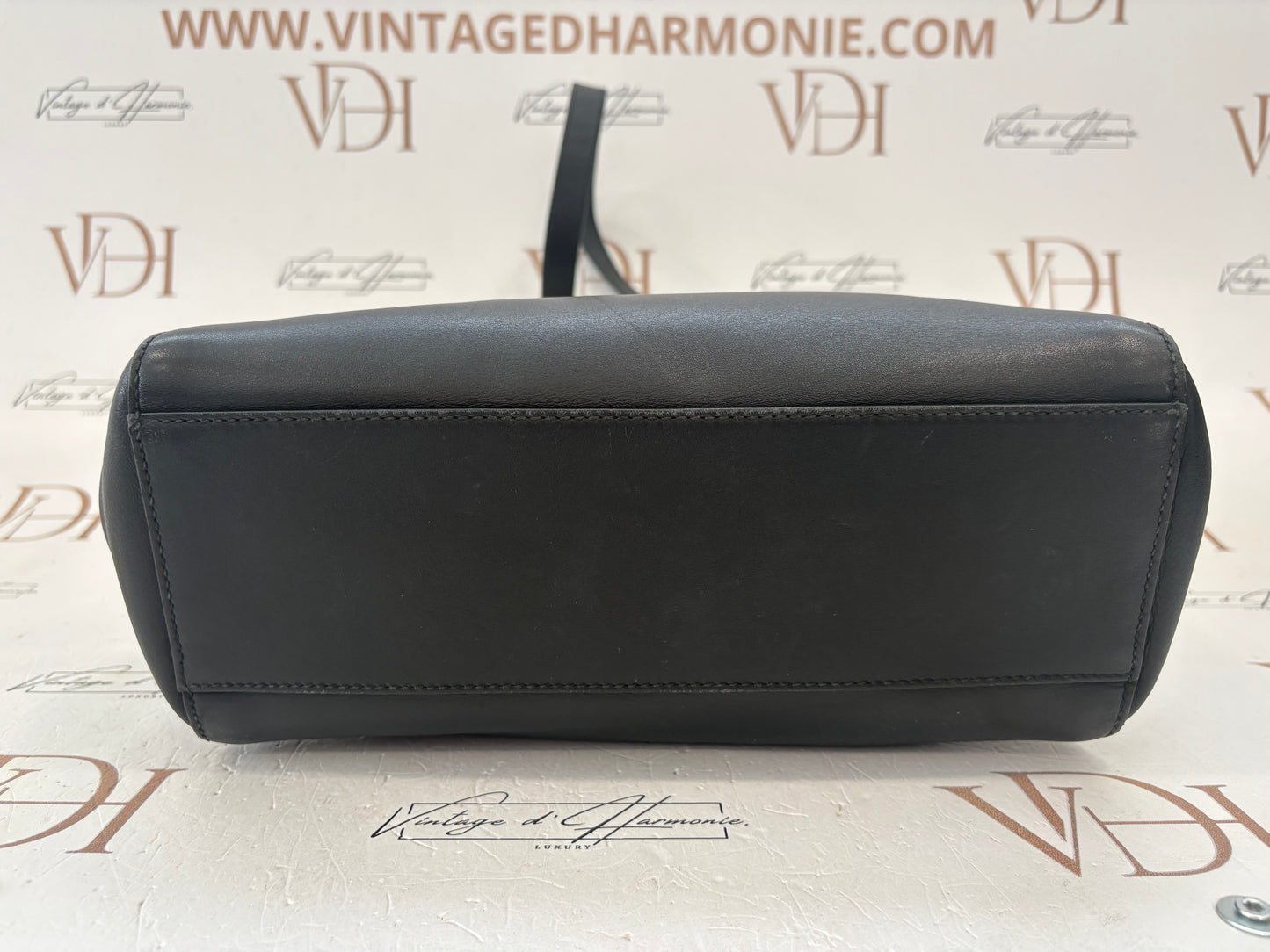 384270 - Gucci Nymphaea