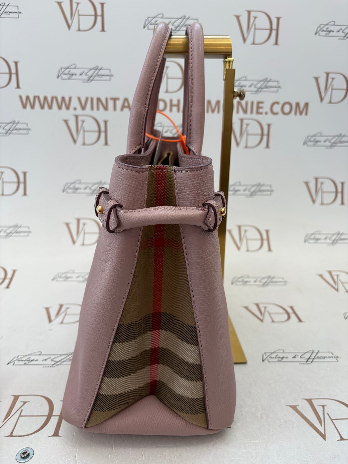 383288 - Burberry The Banner