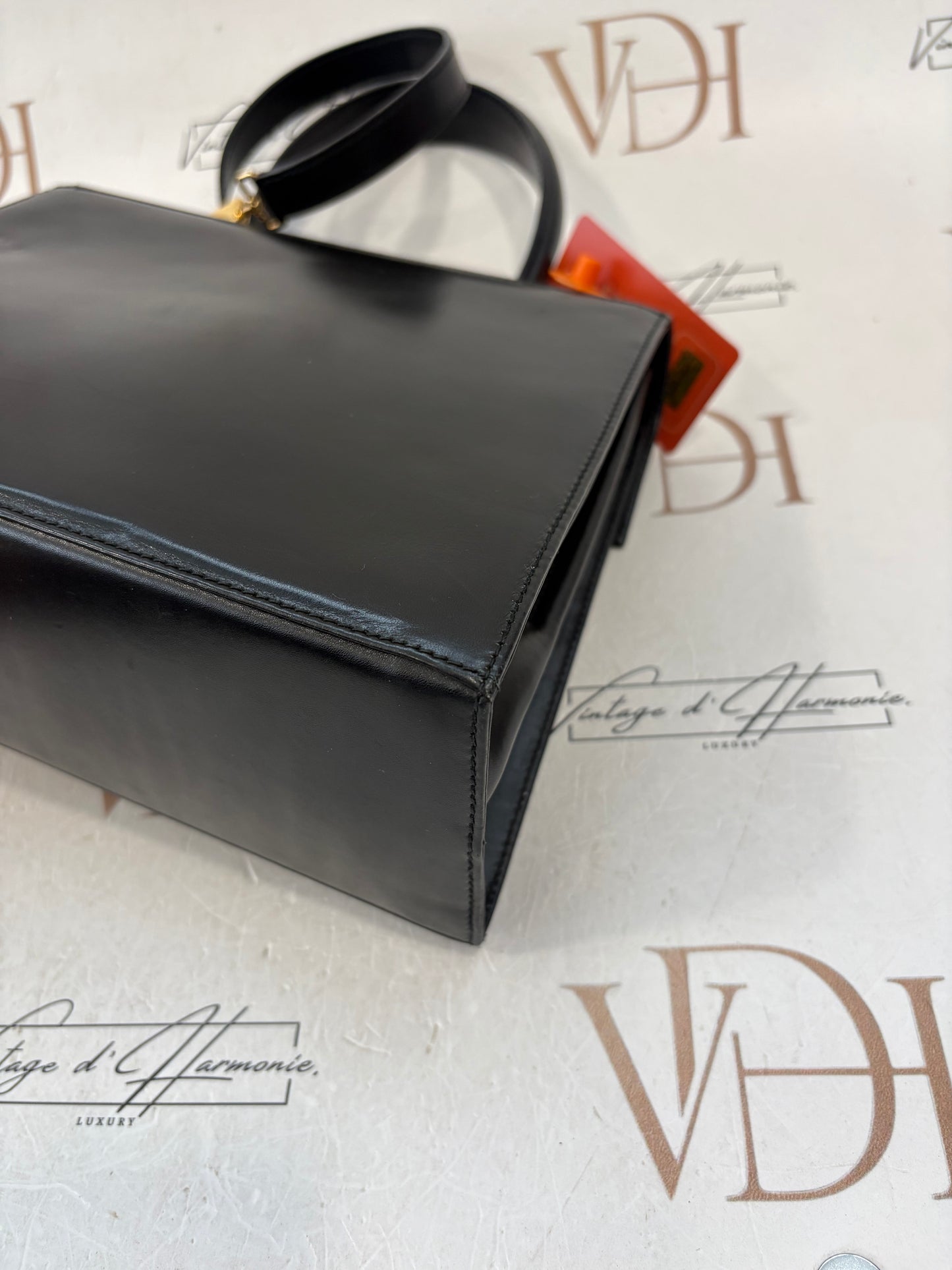 018195 - Salvatore Ferragamo Black Gancini