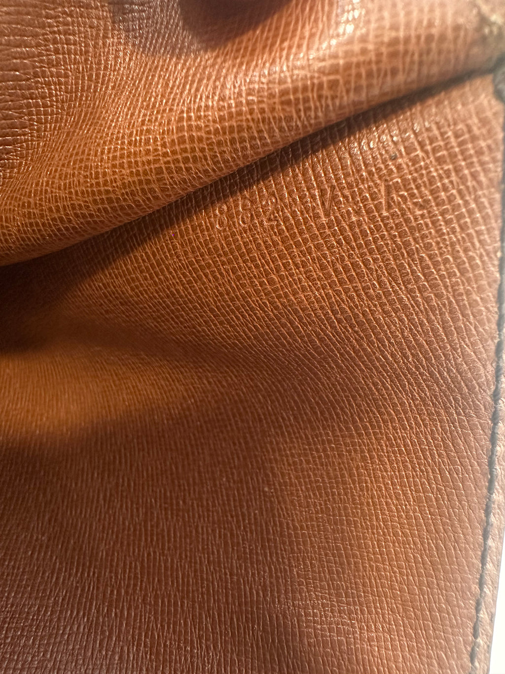 Louis Vuitton Monceau 28