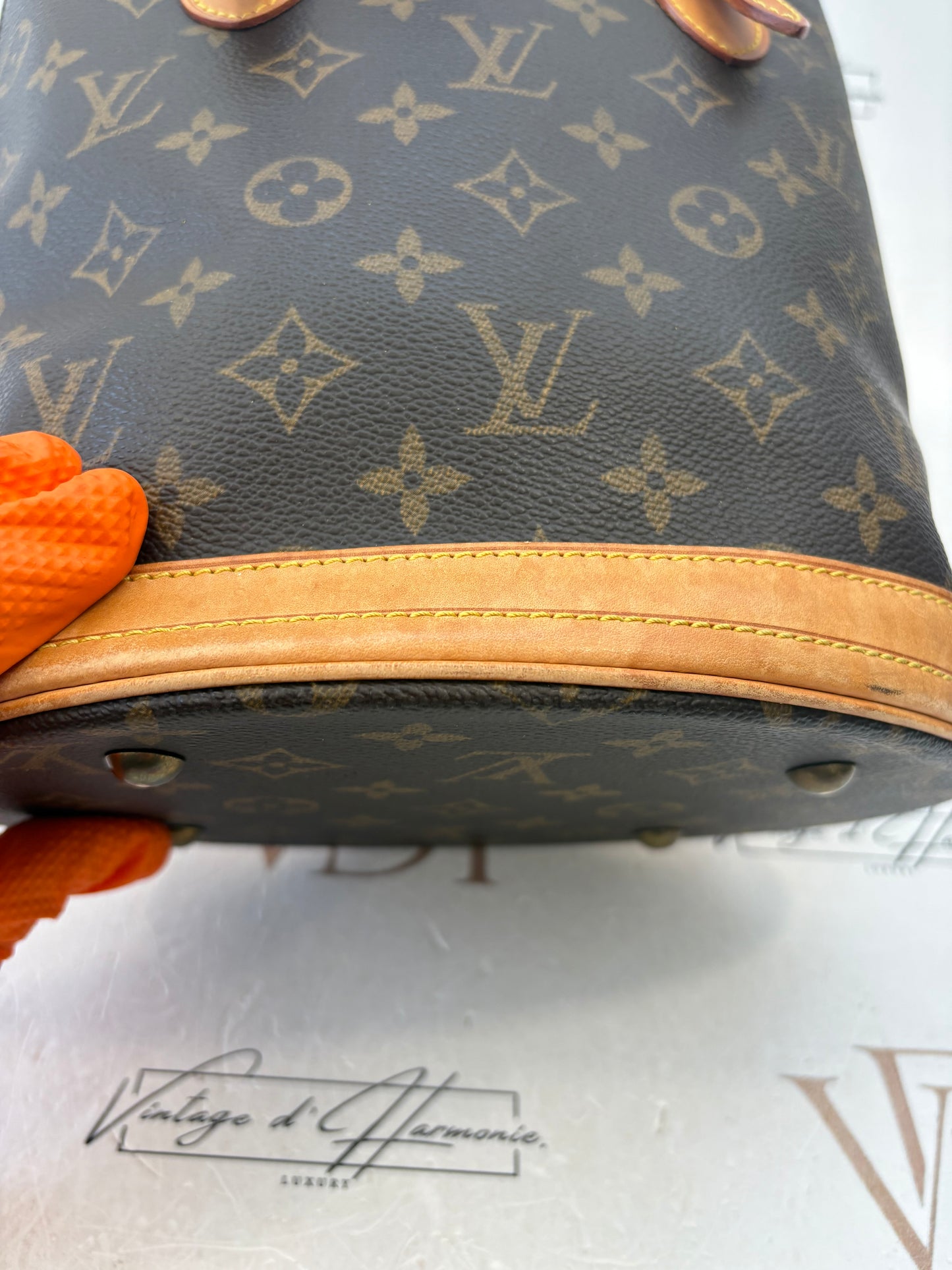 019001 - Louis Vuitton Bucket PM