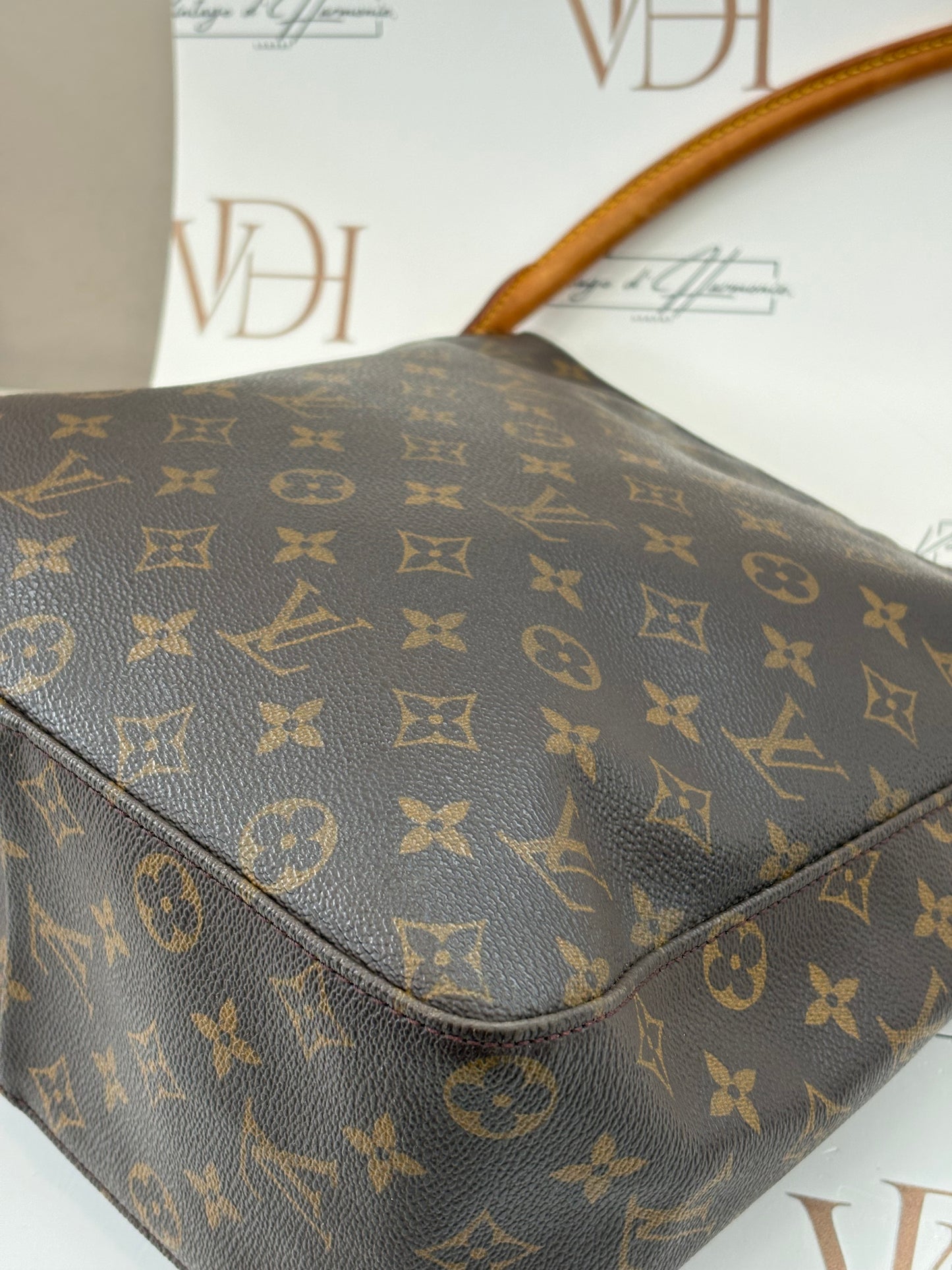 018100 - Louis Vuitton Looping GM