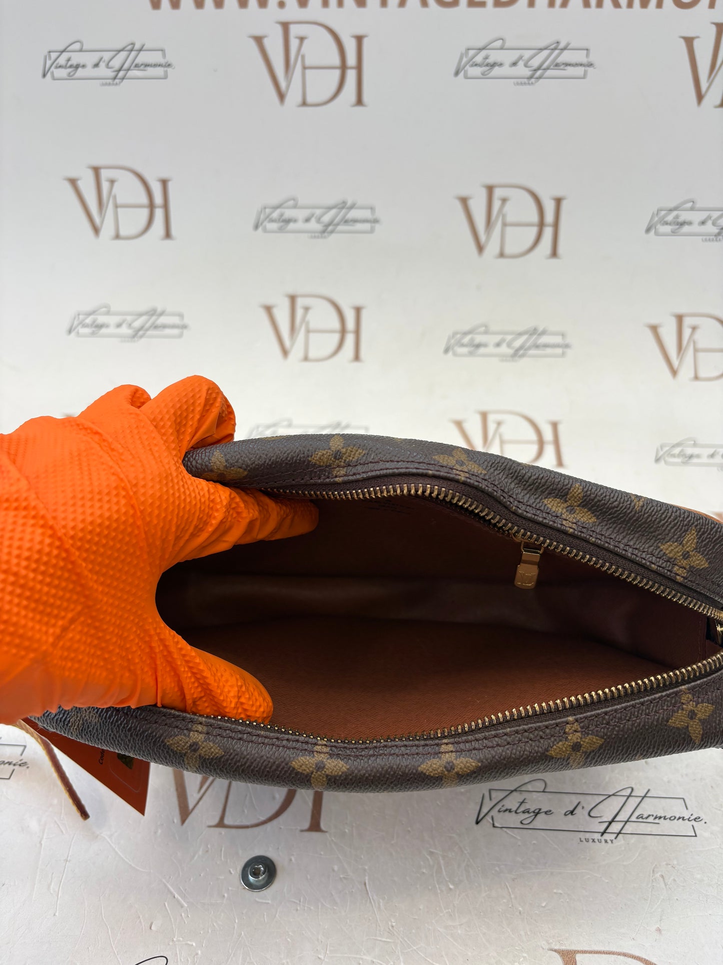 018713 - Louis Vuitton Jeune Fille