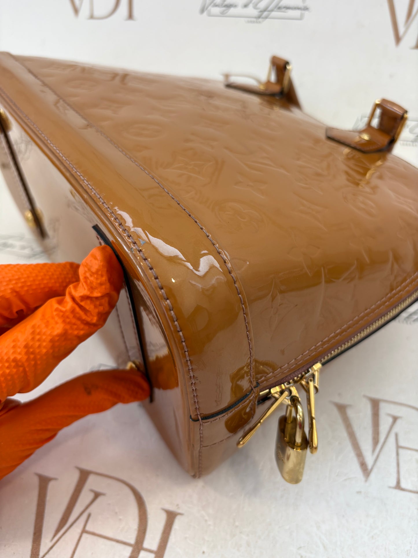 201399 - Louis Vuitton Alma Vernis