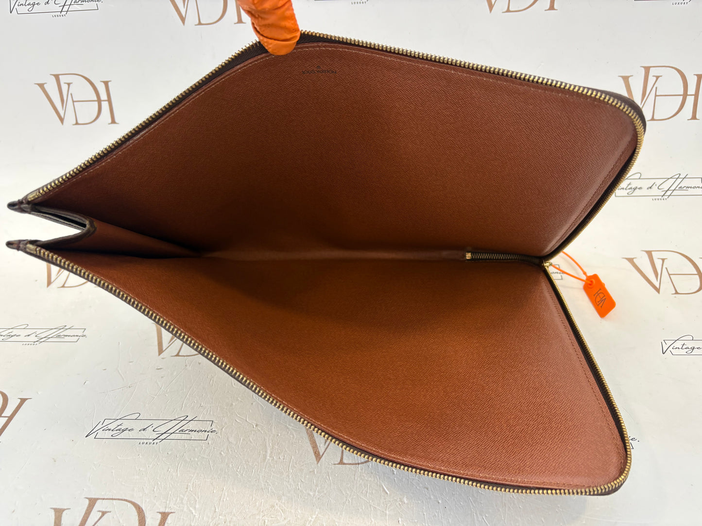 017062 - Louis Vuitton Pochette Documents