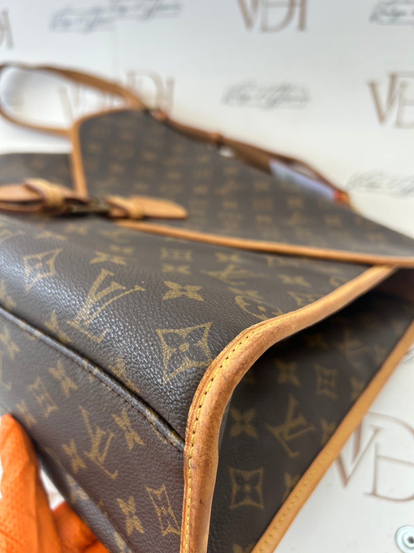 018325 - Louis Vuitton Beverly