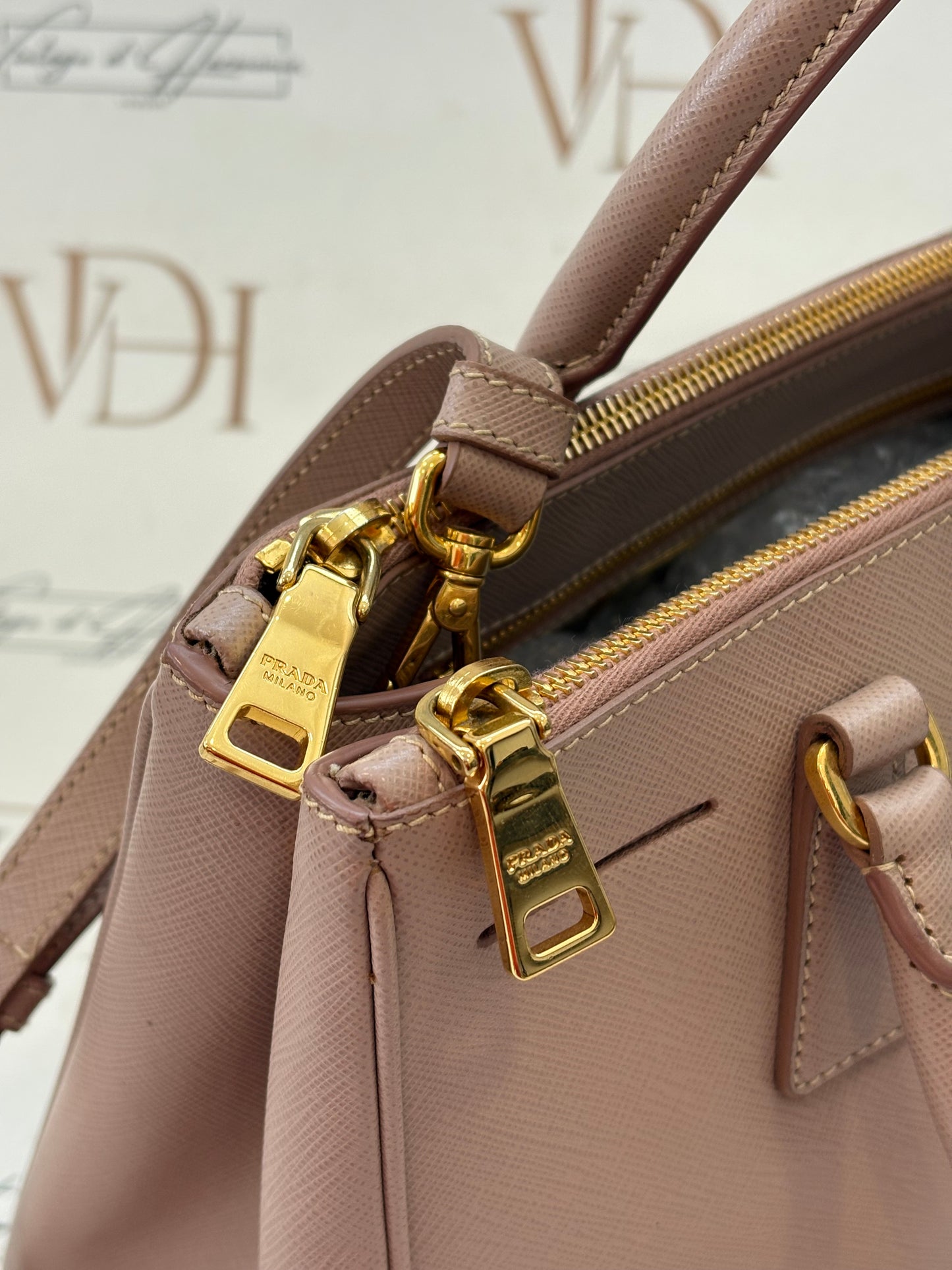 201296 - Prada Galleria