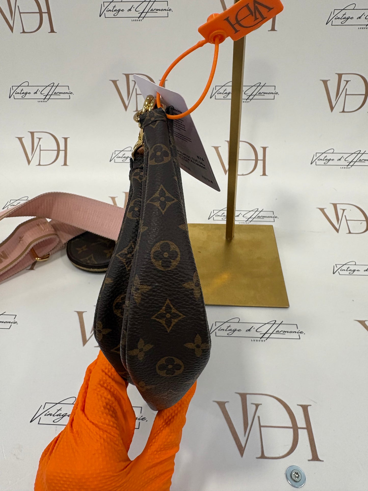 383332- Louis Vuitton Multi Pochette