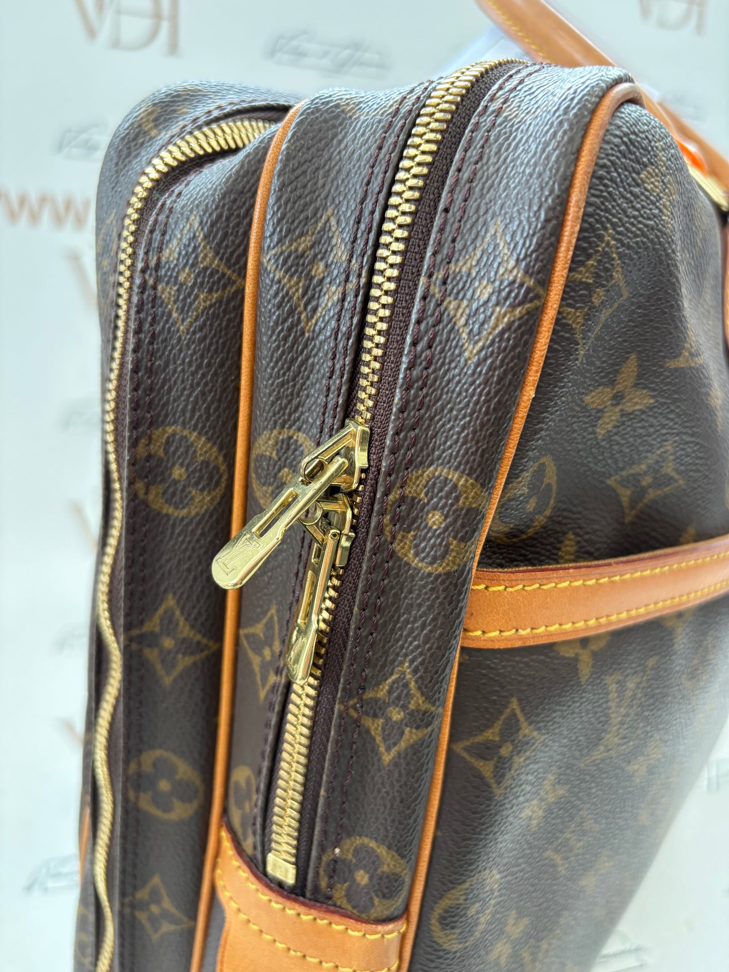 018300 - Louis Vuitton Porte Documents