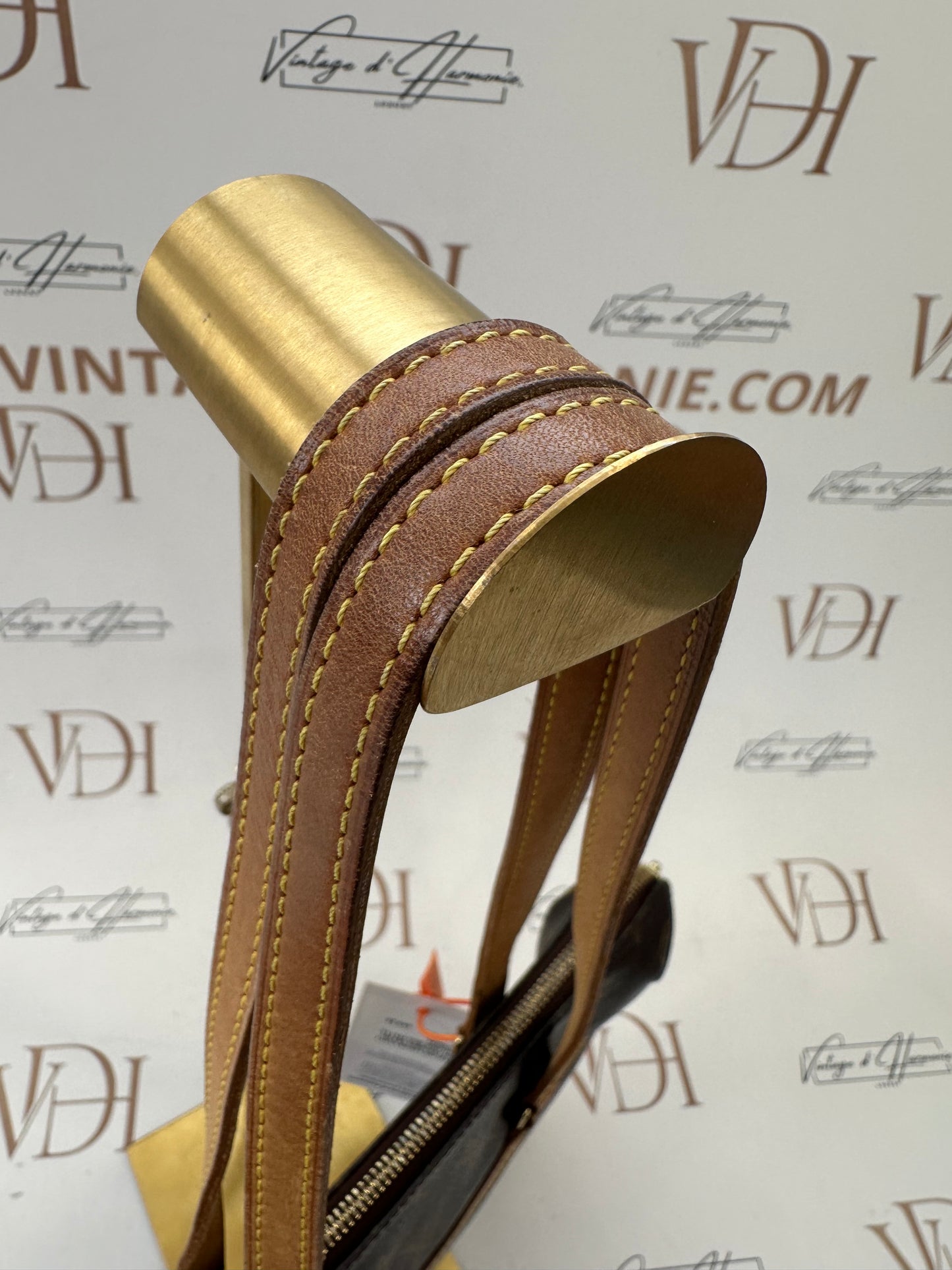 016920 - Louis Vuitton Coussin GM
