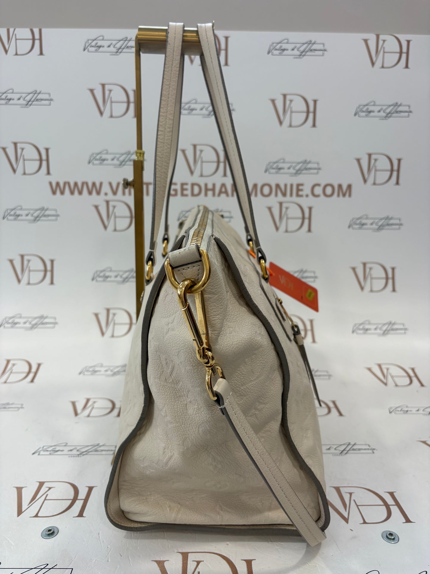 382958 - Louis Vuitton Lumineuse White