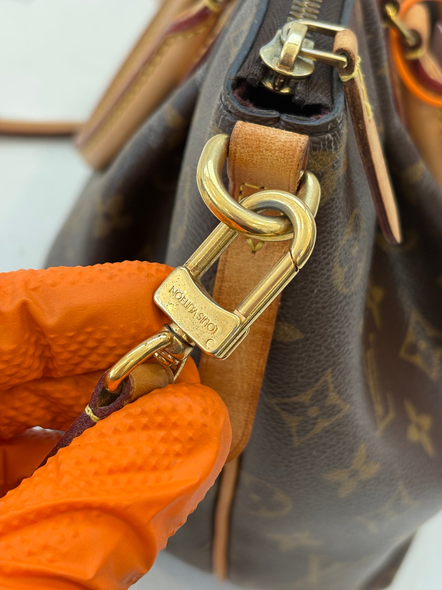 383325 - Louis Vuitton Turenne