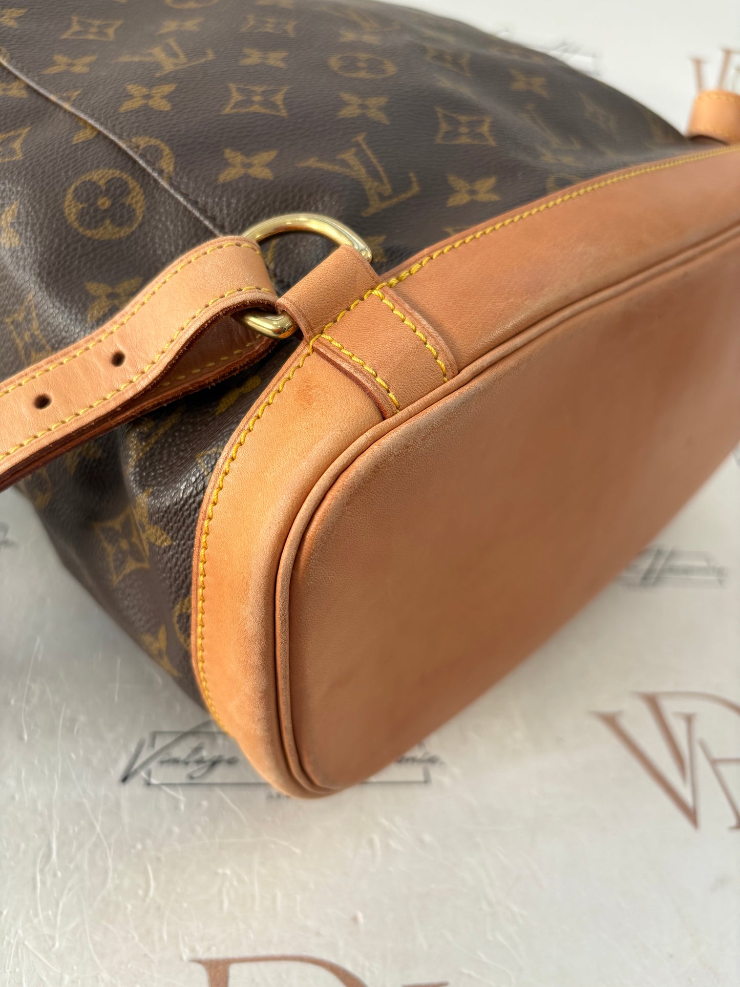 018842 - Louis Vuitton Montsouris GM