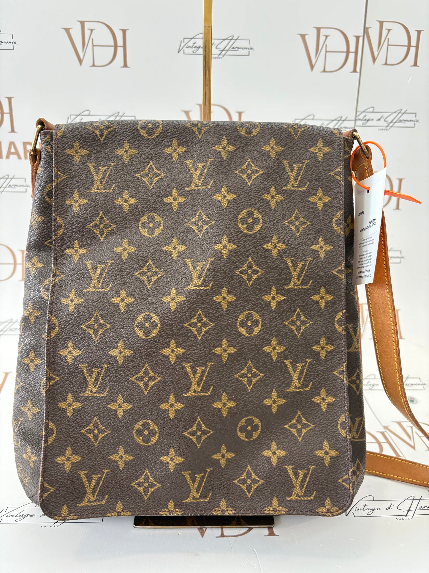 018990 - Louis Vuitton Musette