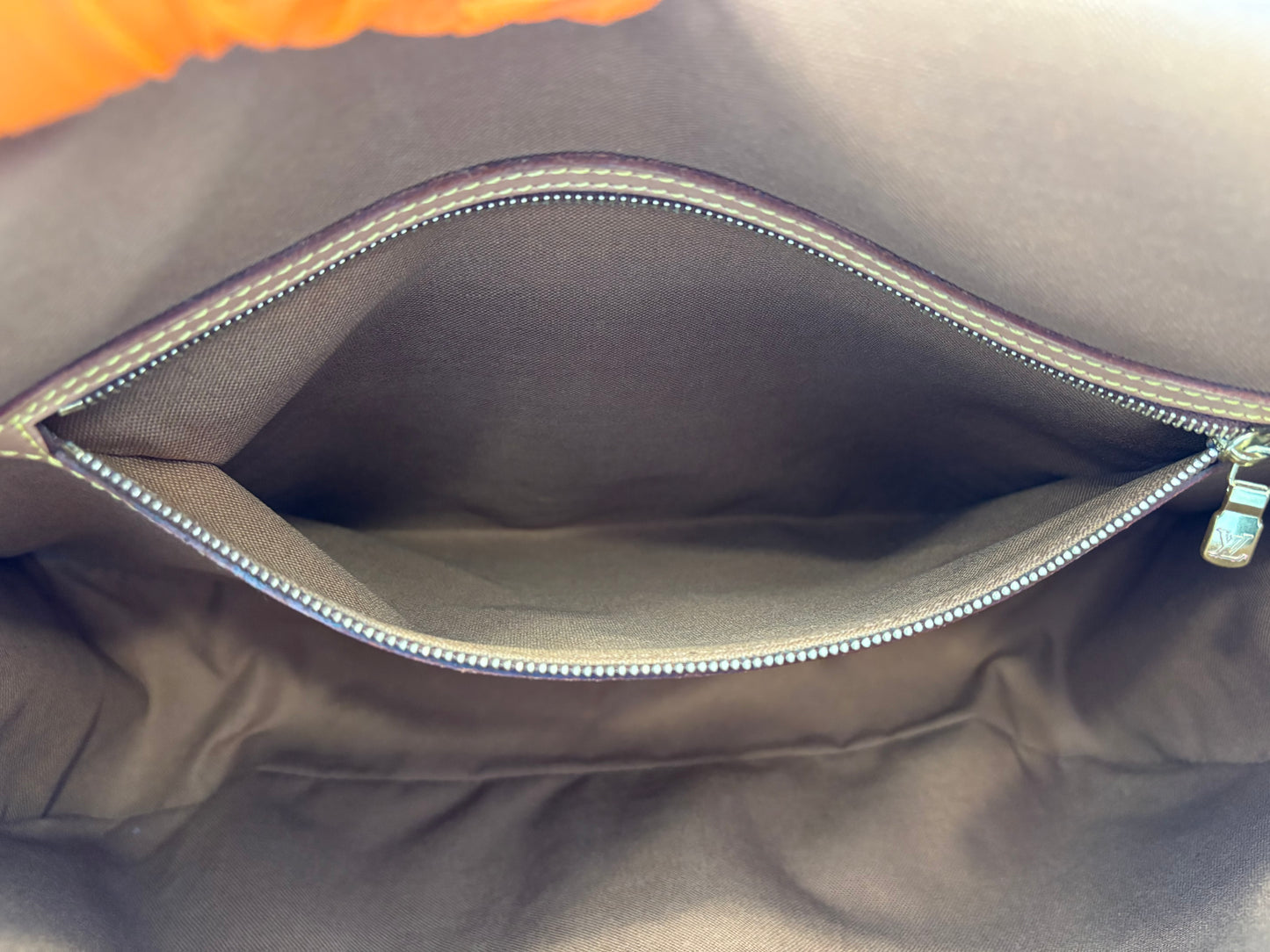 018720 - Louis Vuitton Gibeciere GM