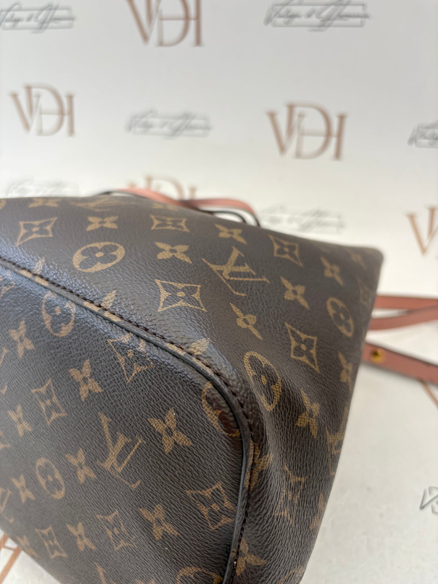 384130 - Louis Vuitton Neo Noe