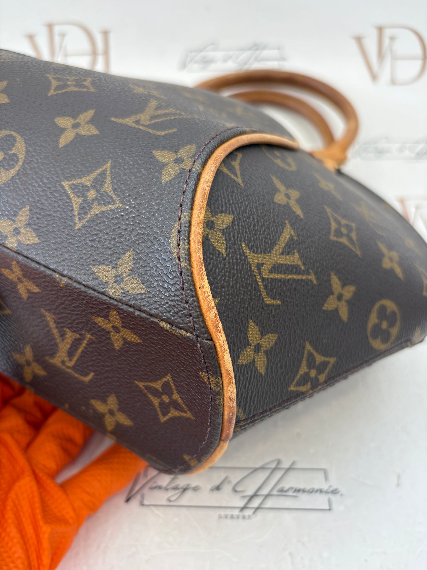 018054 - Louis Vuitton Ellipse