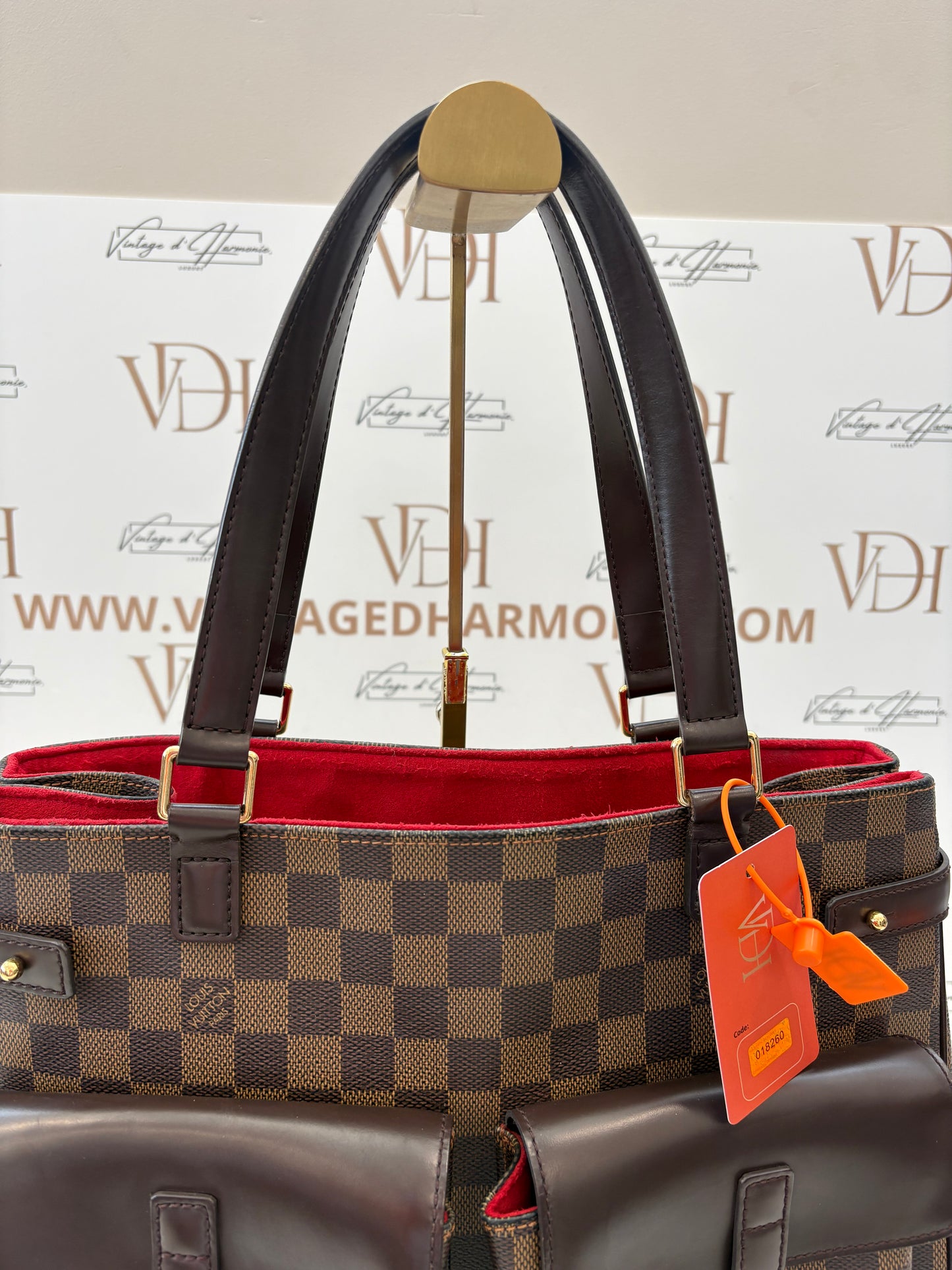 018260 - Louis Vuitton Uzes