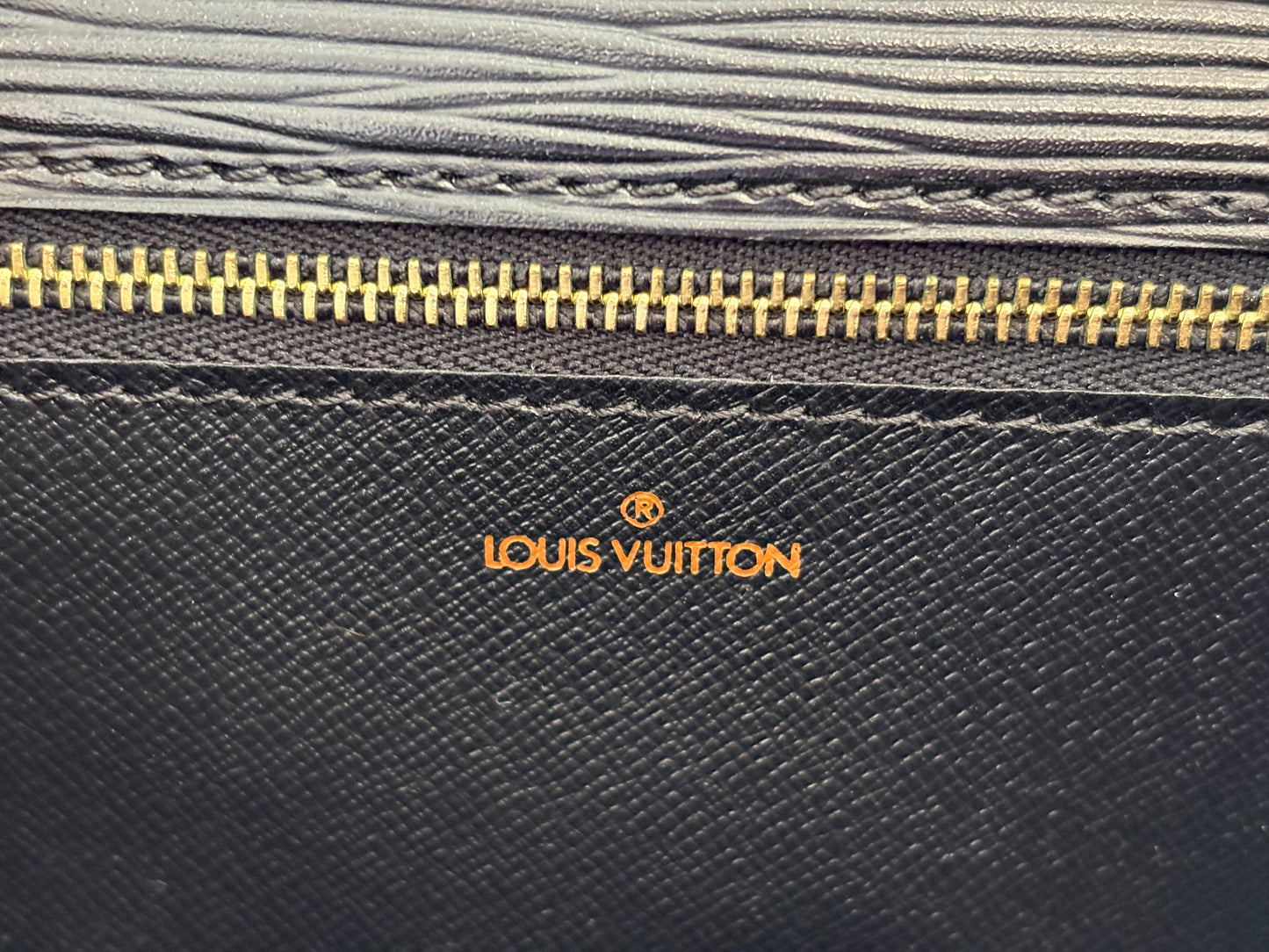 017133 - Louis Vuitton Epi Biface