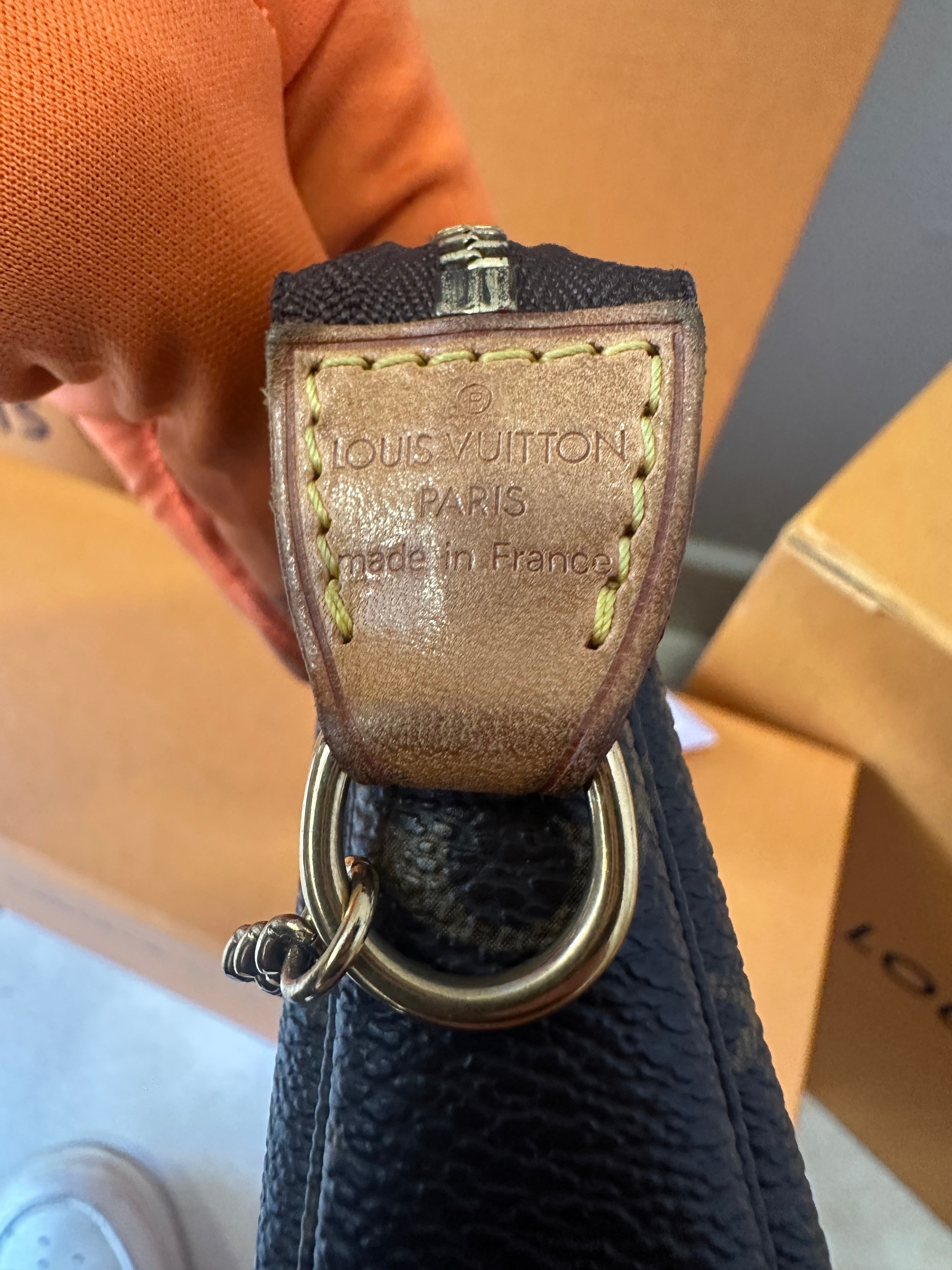 Louis Vuitton Mini pochette