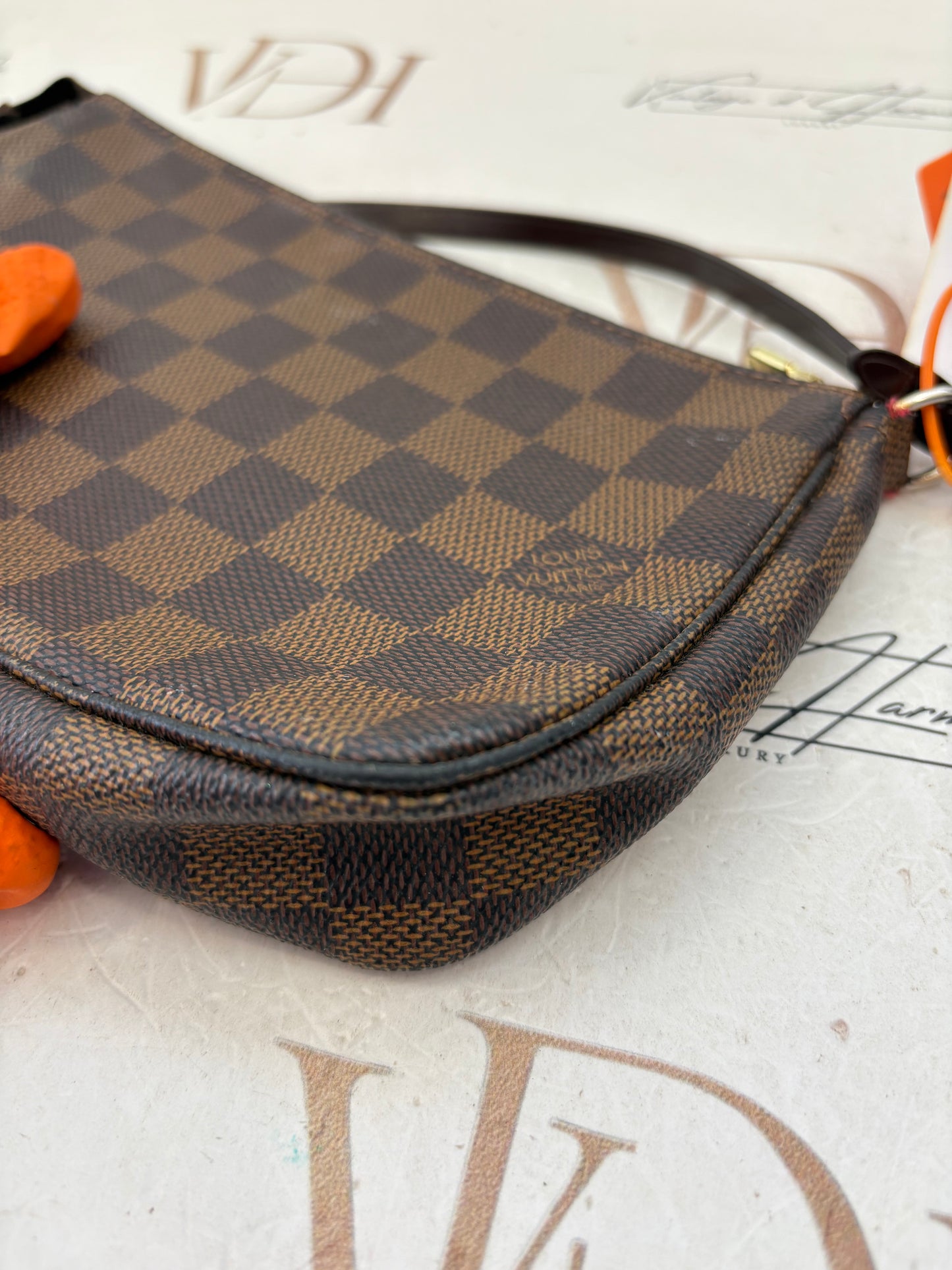 018133 - Louis Vuitton Damier Pochette