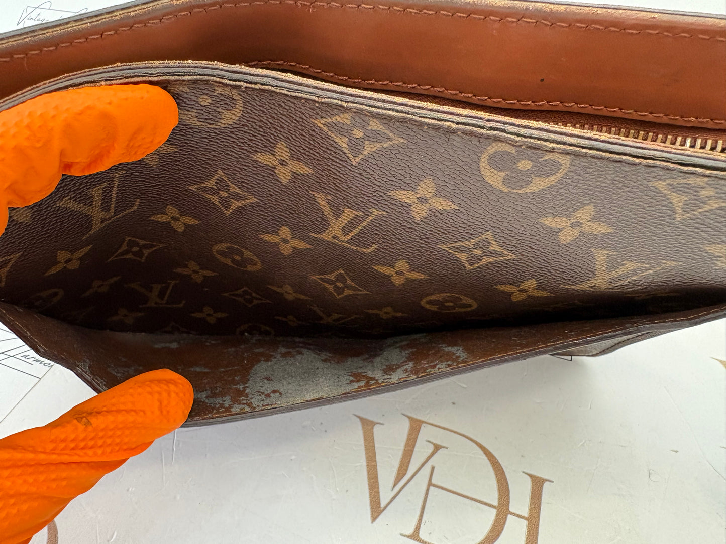 018390 - Louis Vuitton Pochette Homme
