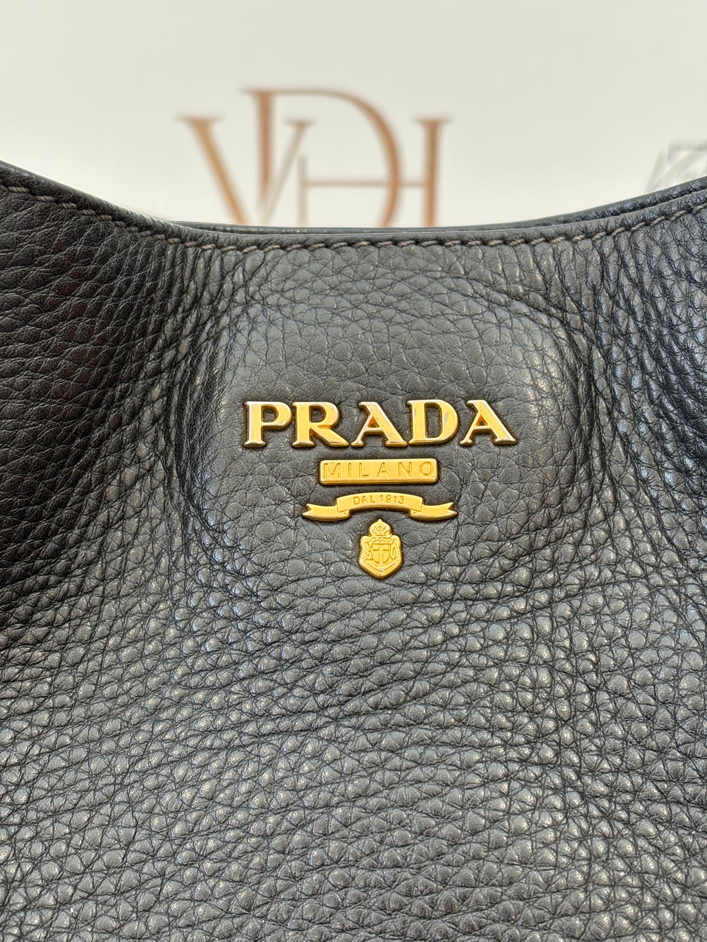 383880 - Prada Black